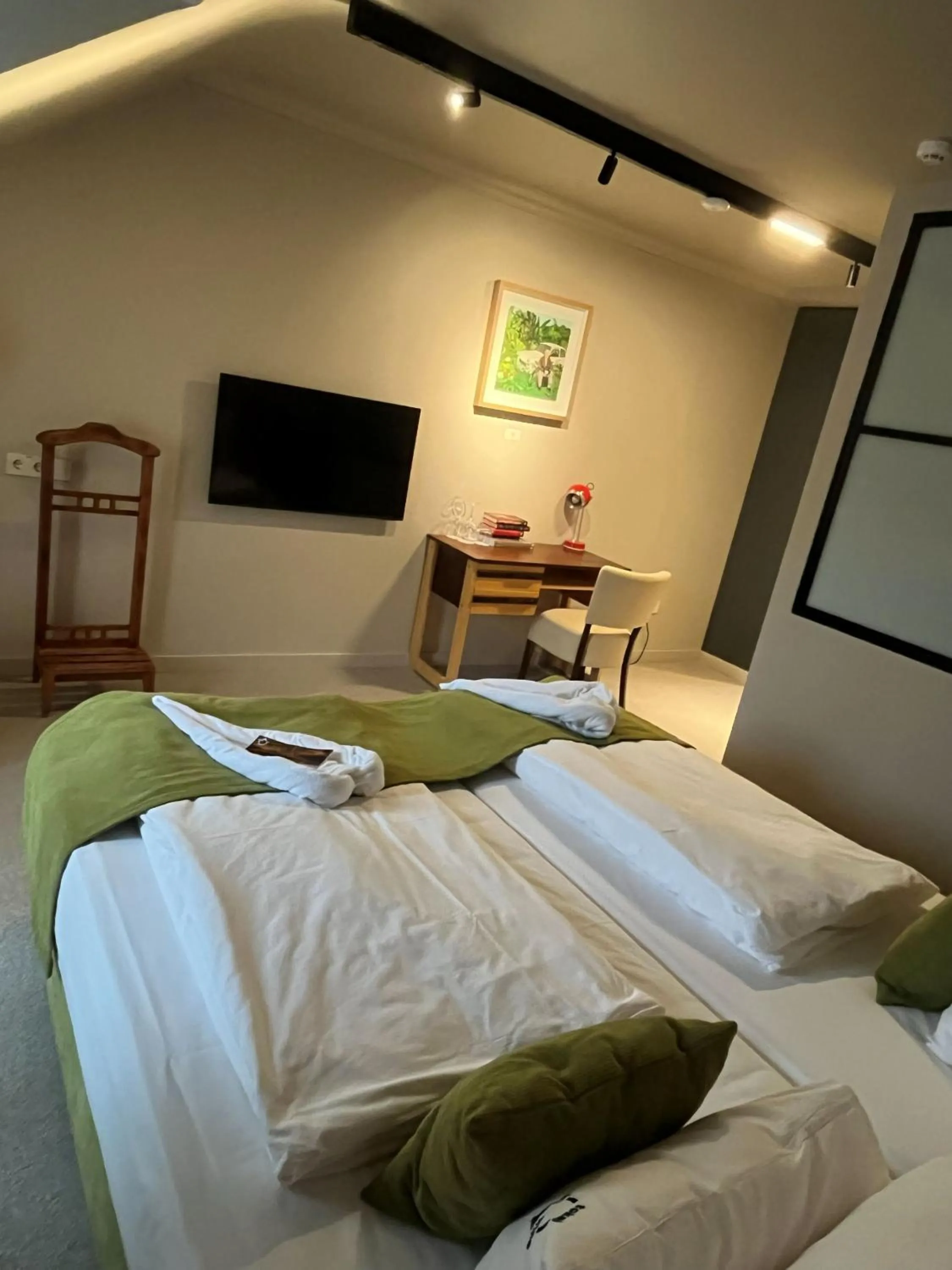 Bed in Barka Galéria Hotel és Étterem