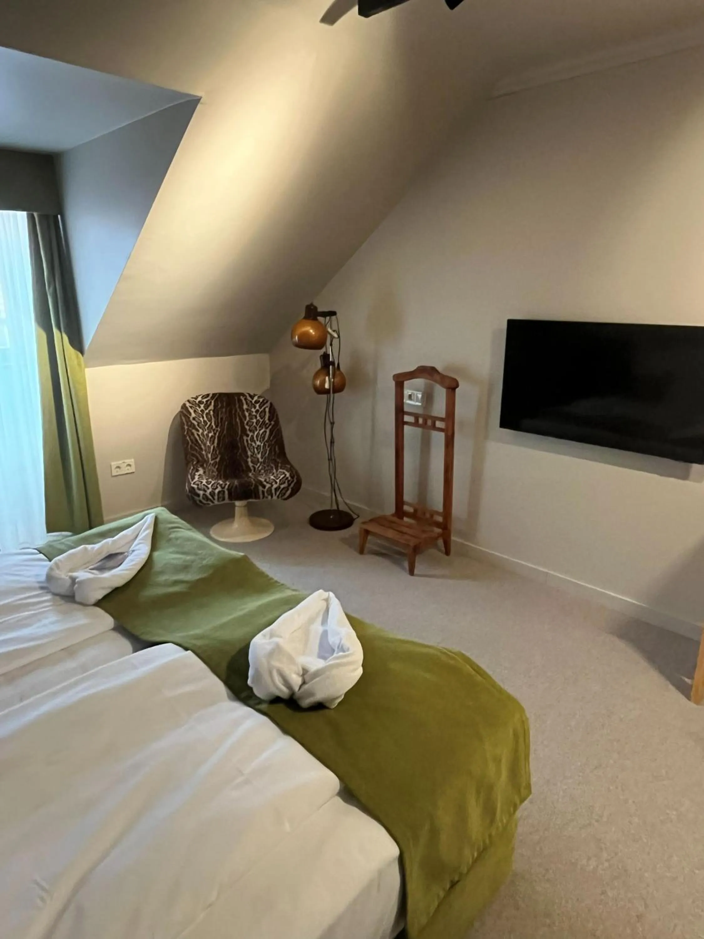 Photo of the whole room, Bed in Barka Galéria Hotel és Étterem