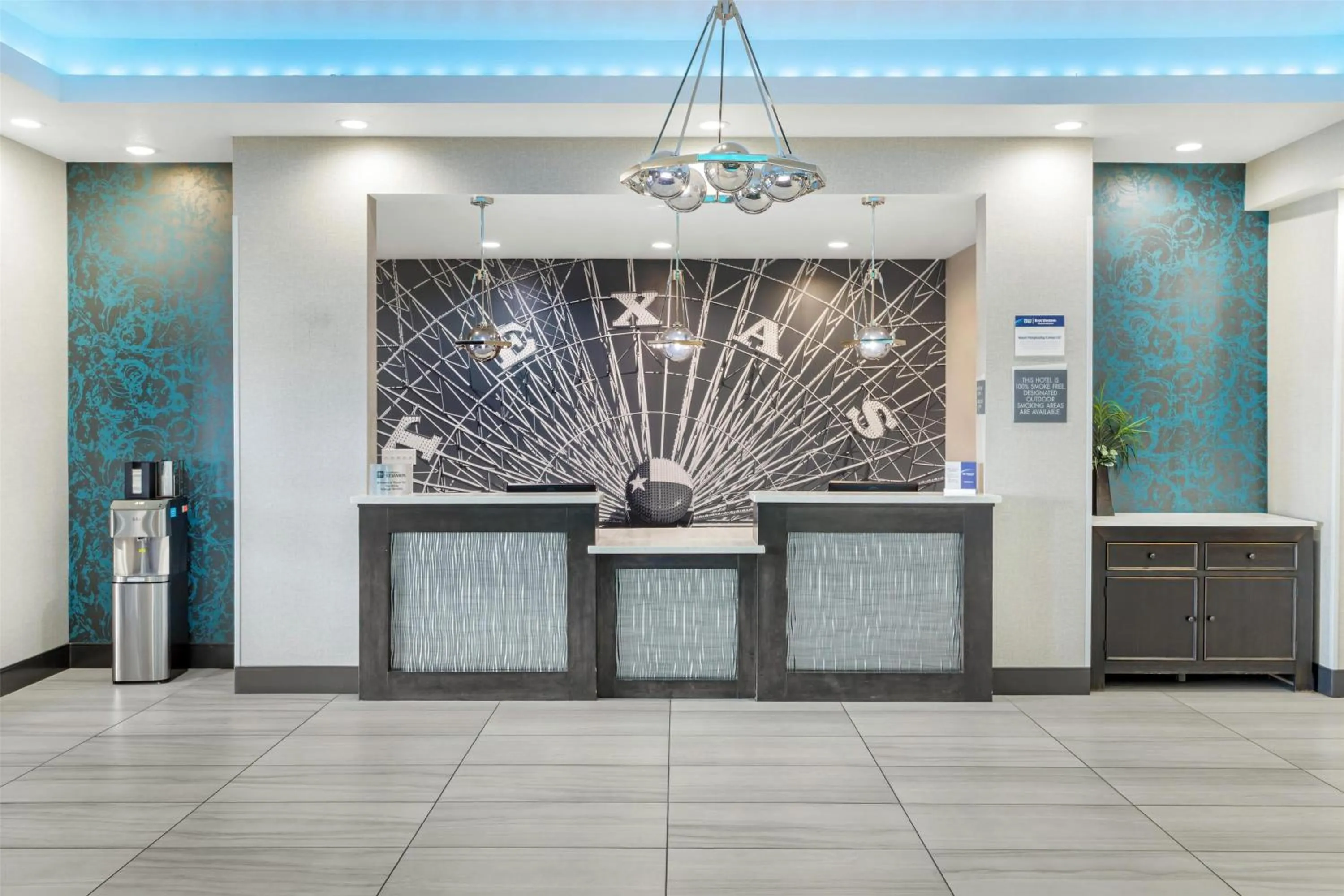 Lobby or reception in Best Western Plus Waller Hotel