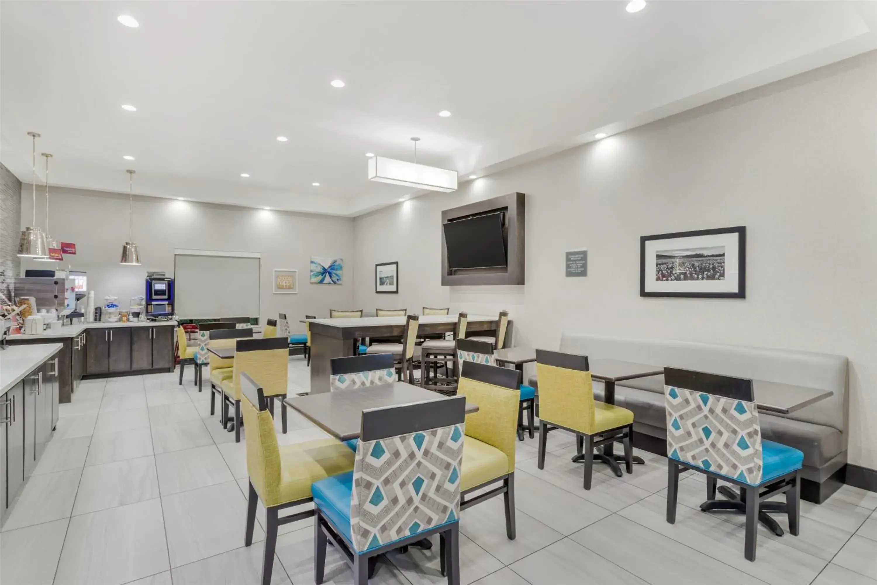 Breakfast in Best Western Plus Waller Hotel Breakfast in Best Western Plus Waller Hotel