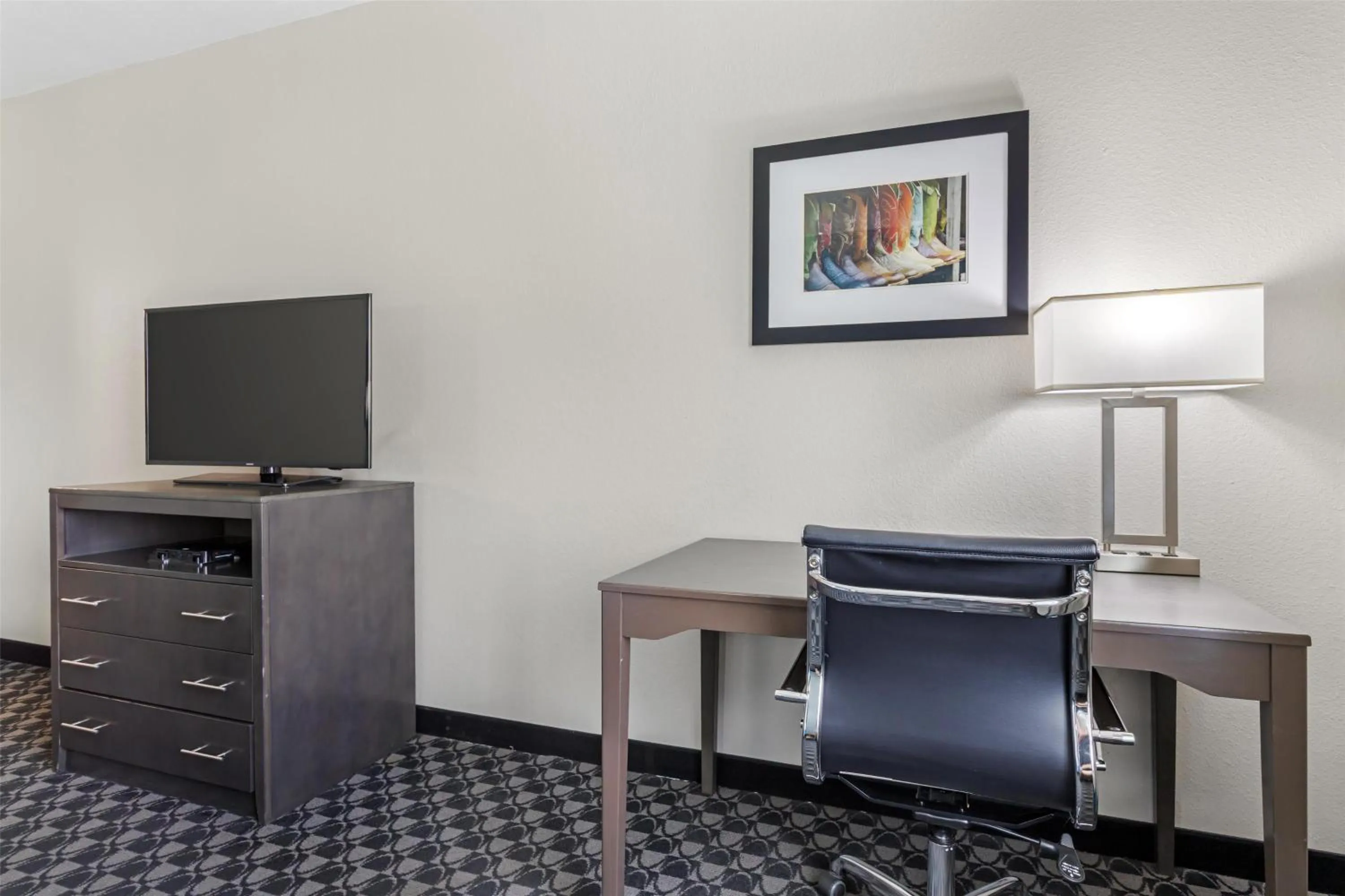 Bedroom in Best Western Plus Waller Hotel