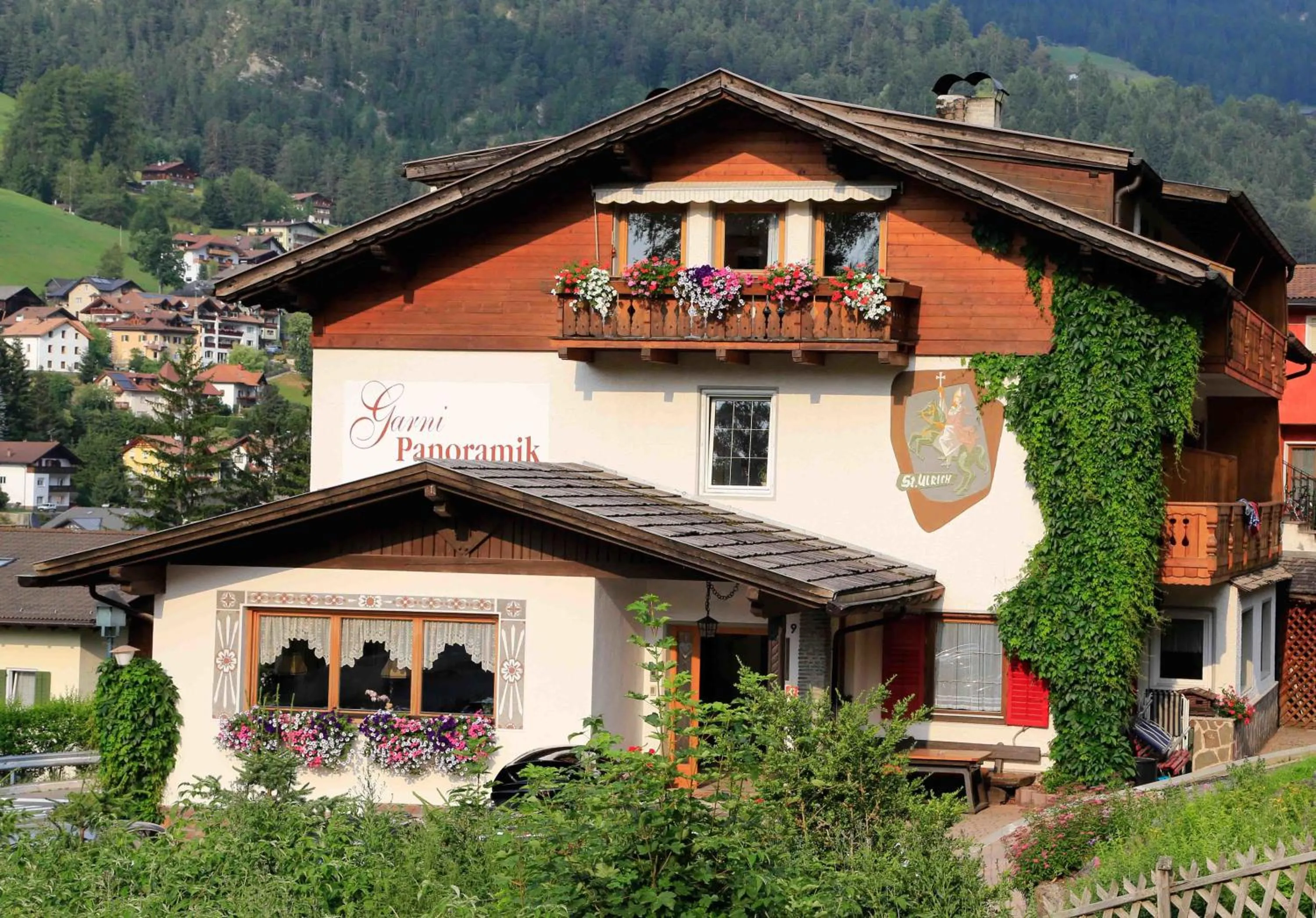 Property building in Garni Panoramik