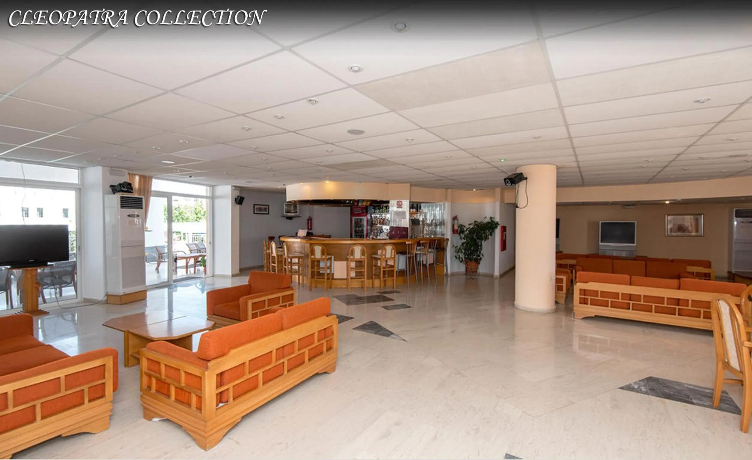 Communal lounge/ TV room in Kris Mari