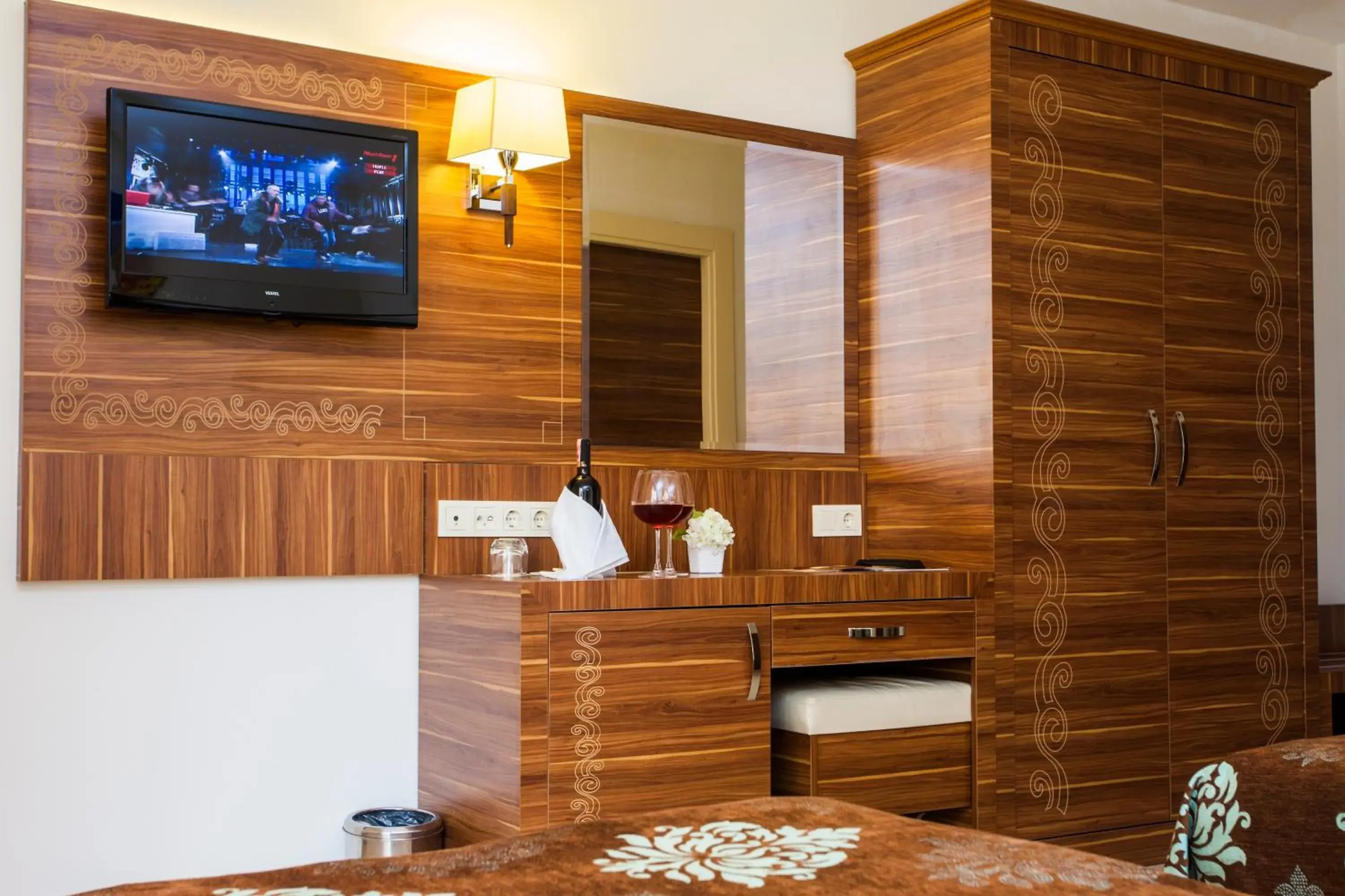 TV and multimedia, Bathroom in Oba Time Hotel
