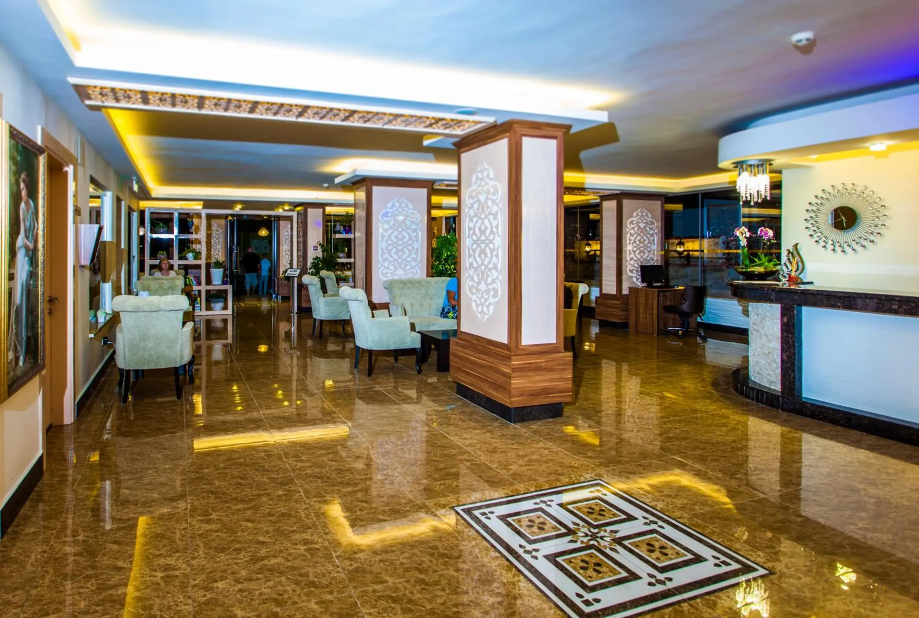 Lobby or reception, Lounge/Bar in Oba Time Hotel