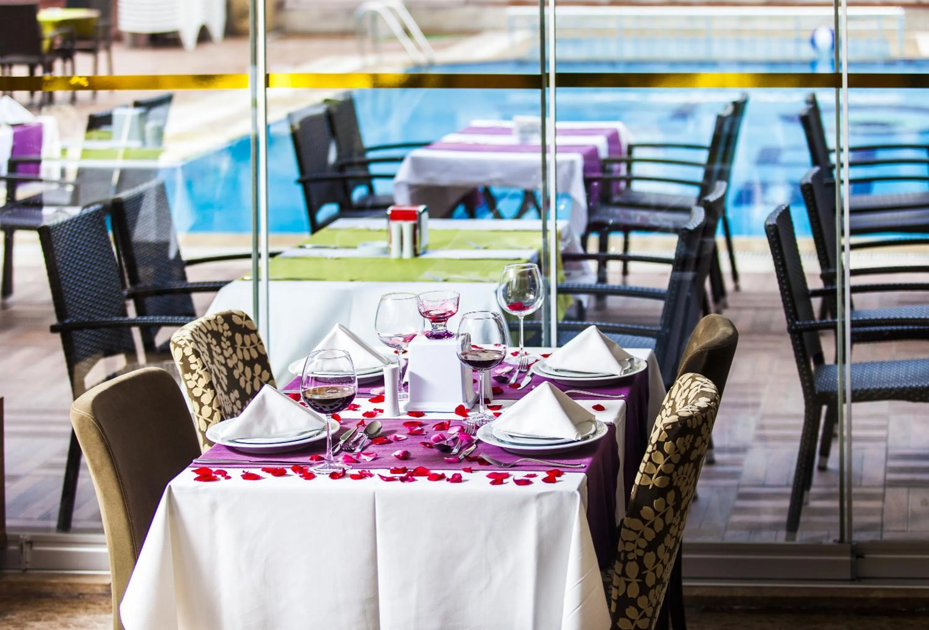 Restaurant/places to eat in Oba Time Hotel