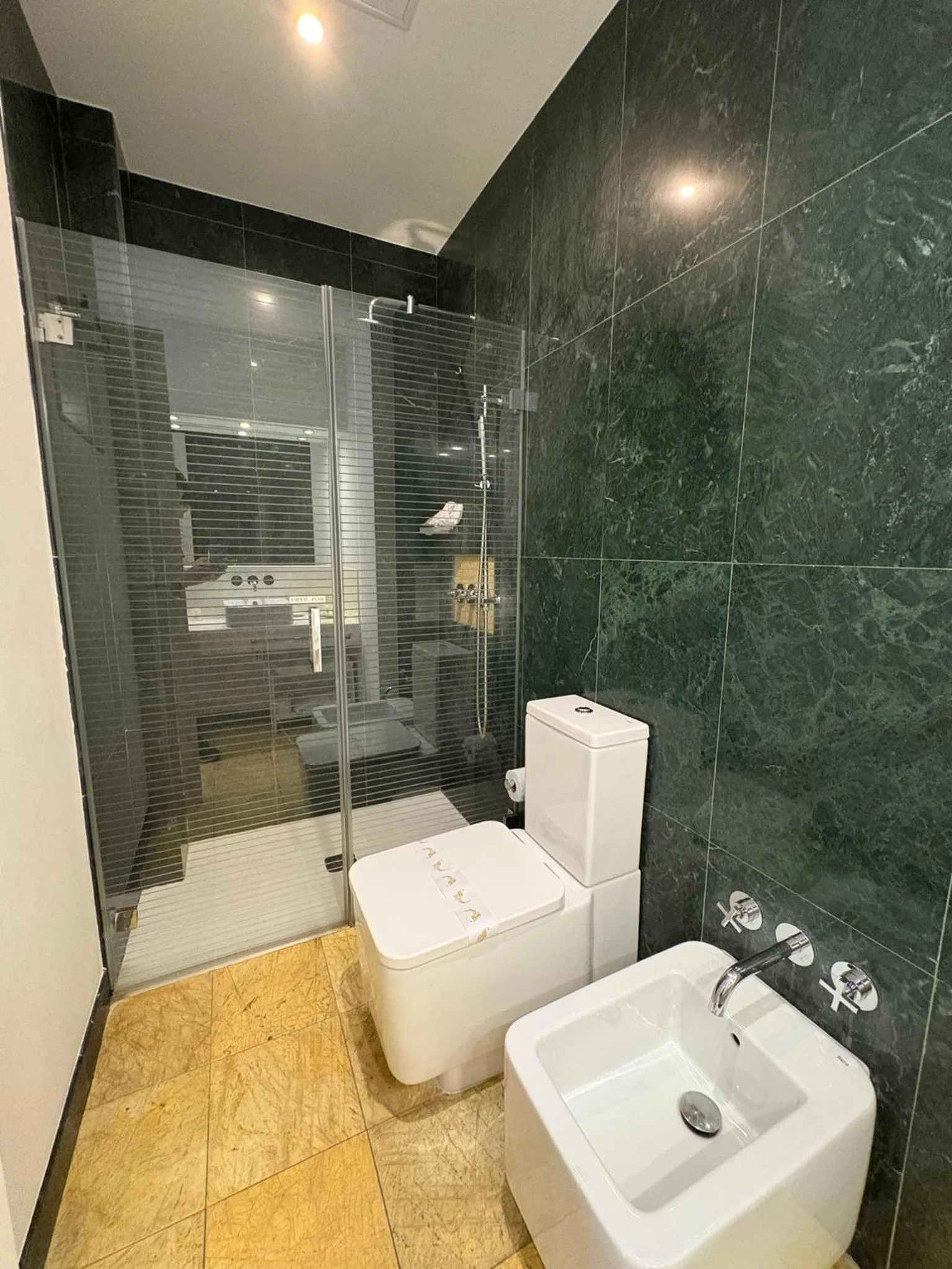 Shower in Hostal El Alojado de Velarde