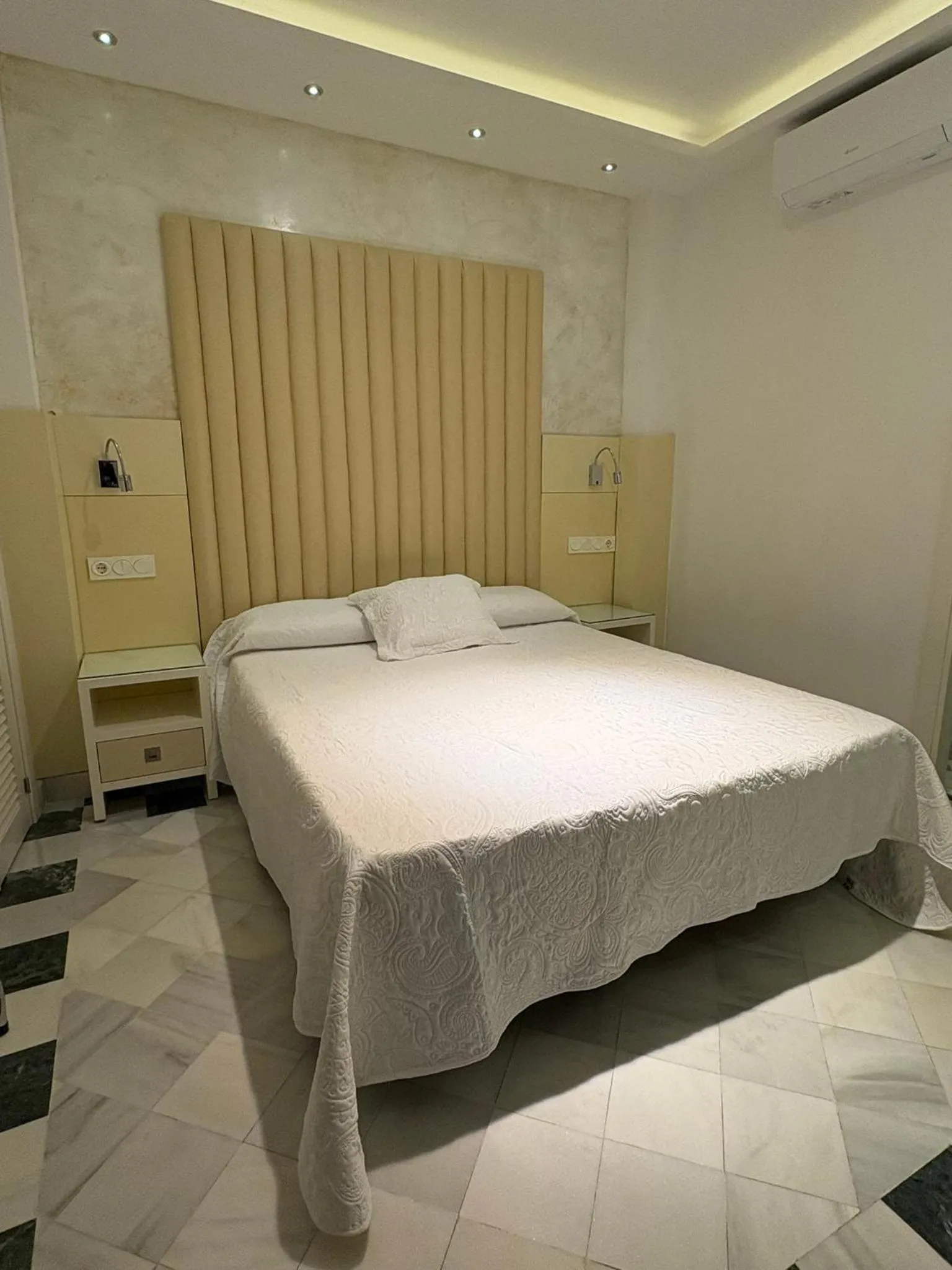 Bed in Hostal El Alojado de Velarde