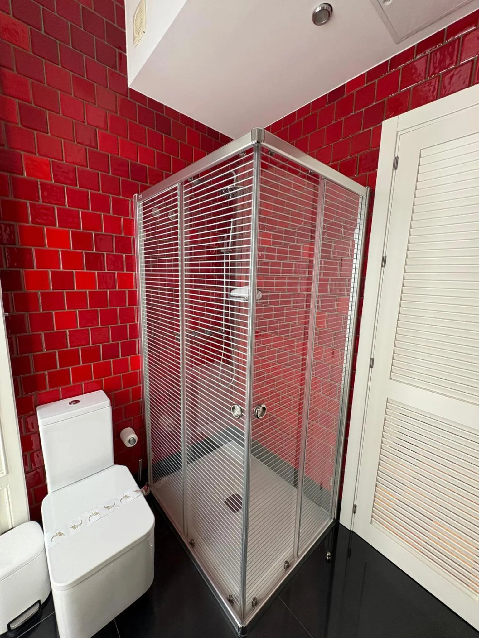 Shower in Hostal El Alojado de Velarde