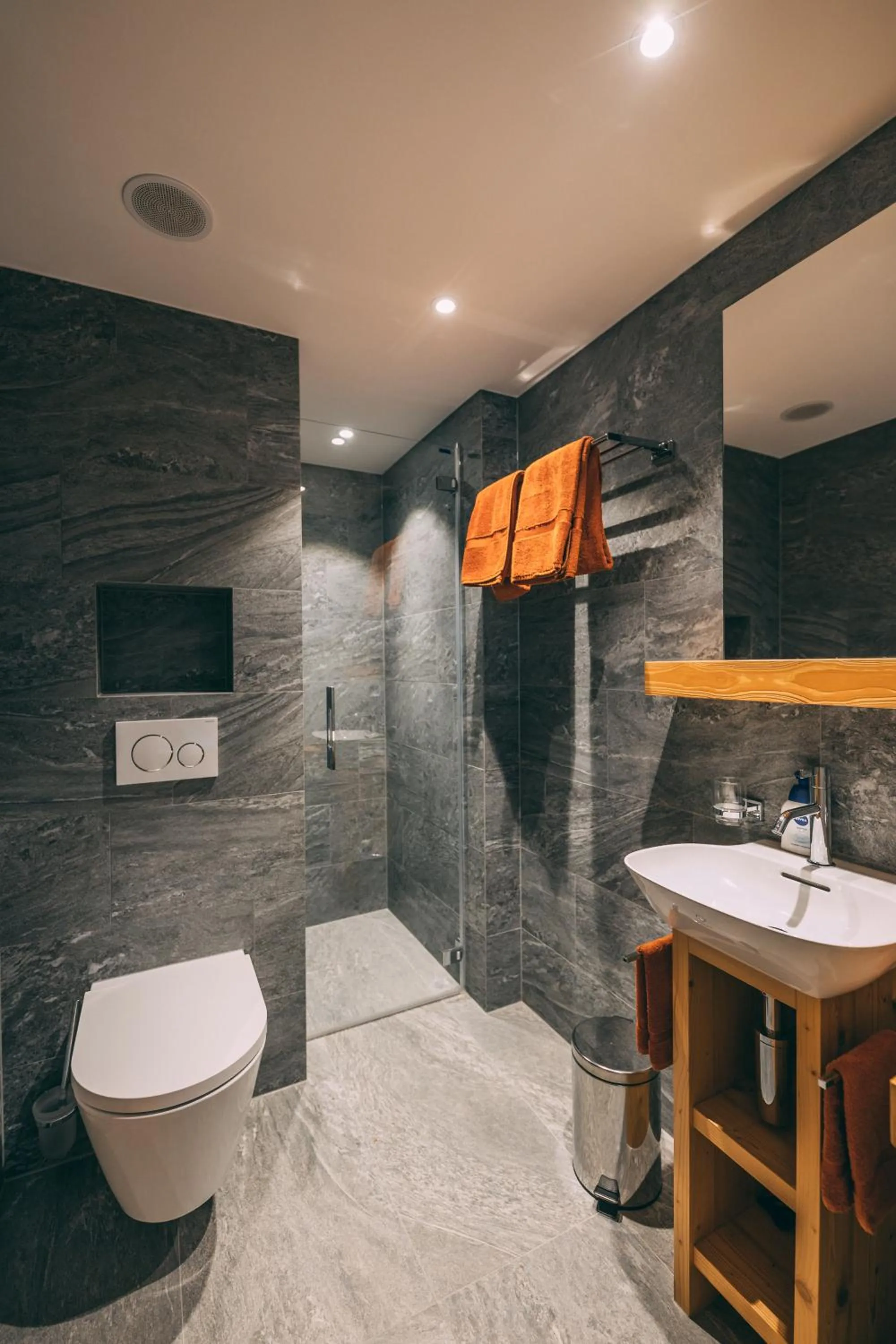 Shower in Apart Lodge belMont