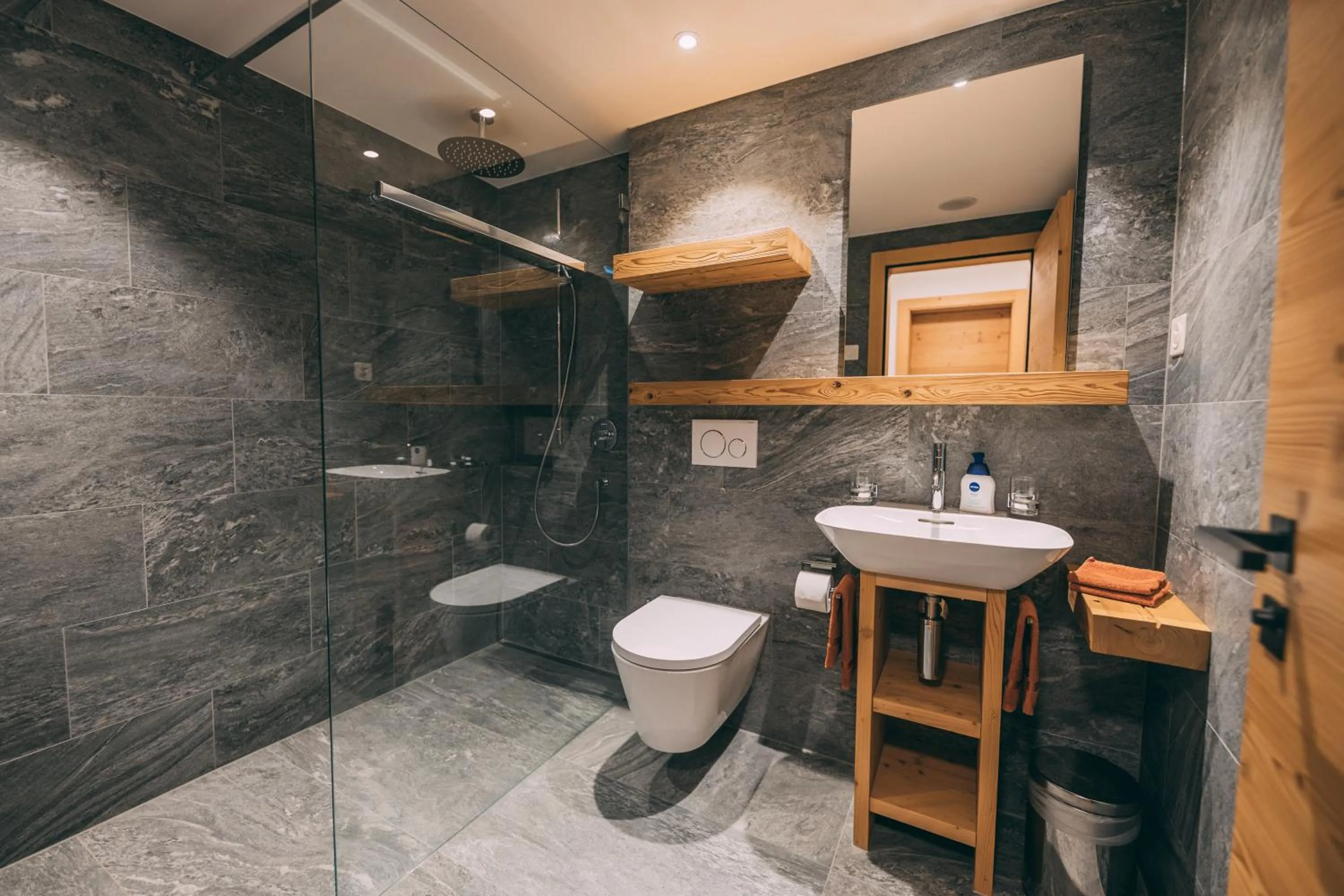 Shower in Apart Lodge belMont