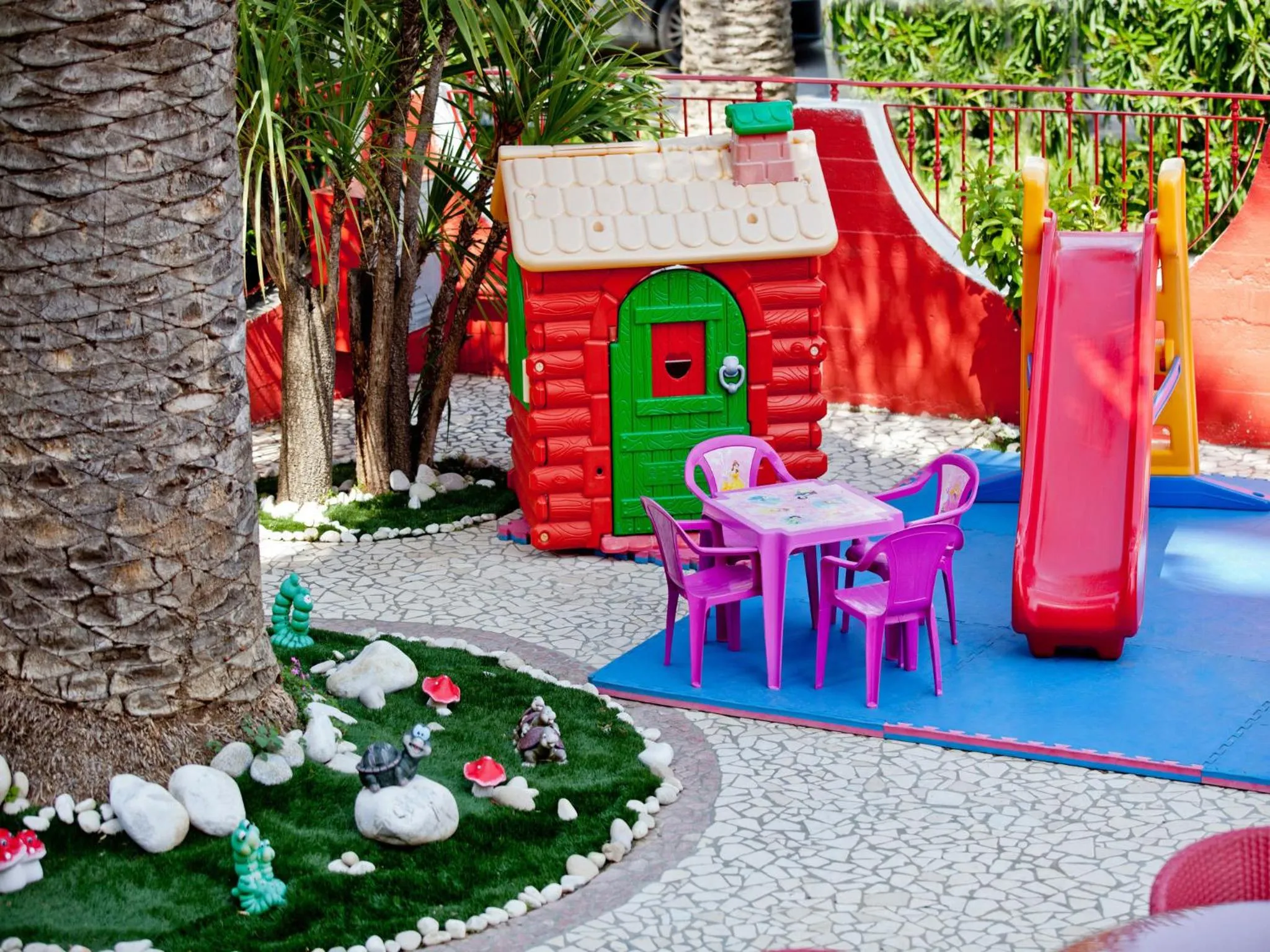 Garden in Hotel Ambassador