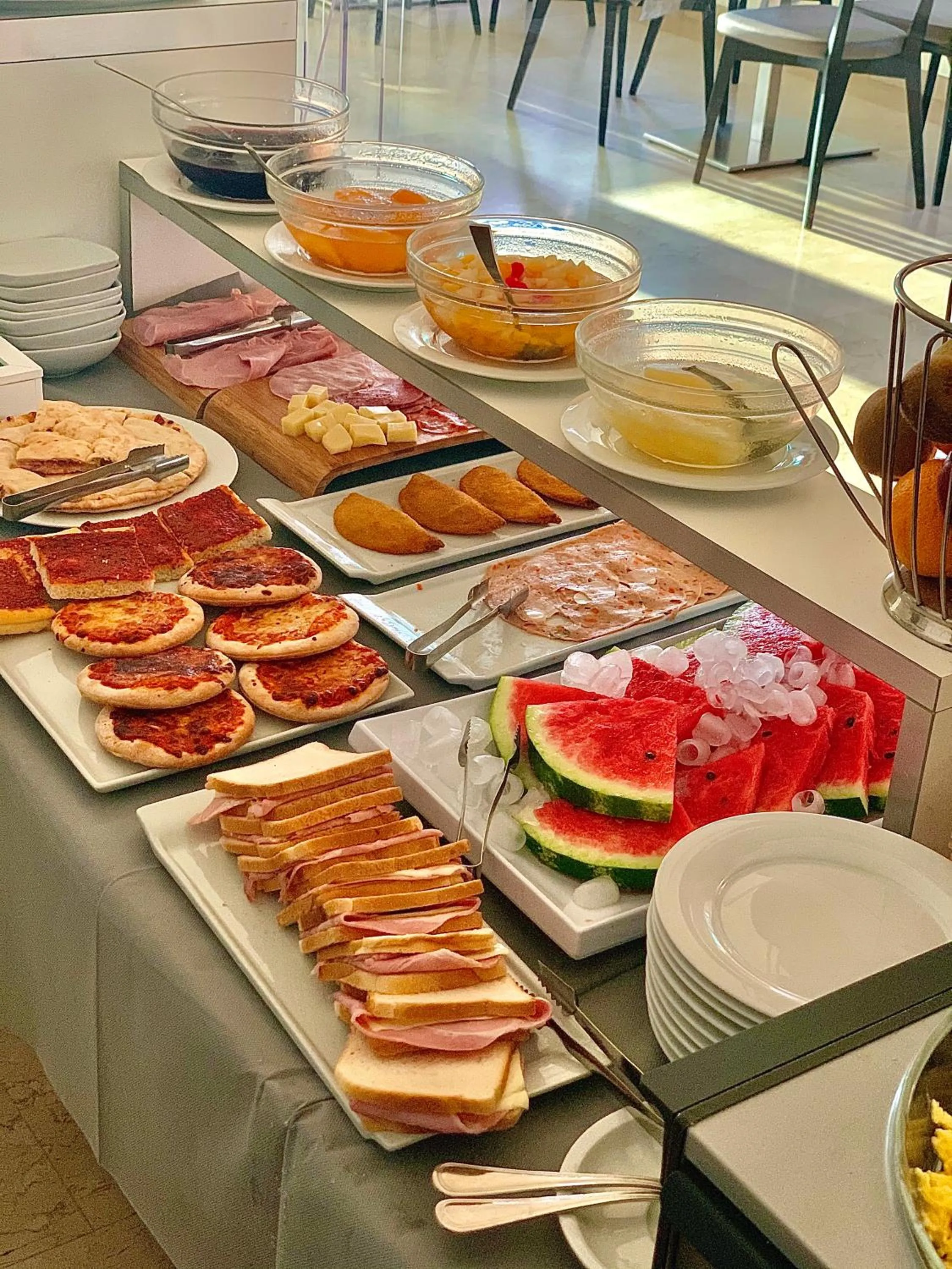 Food and drinks in Hotel Ambassador