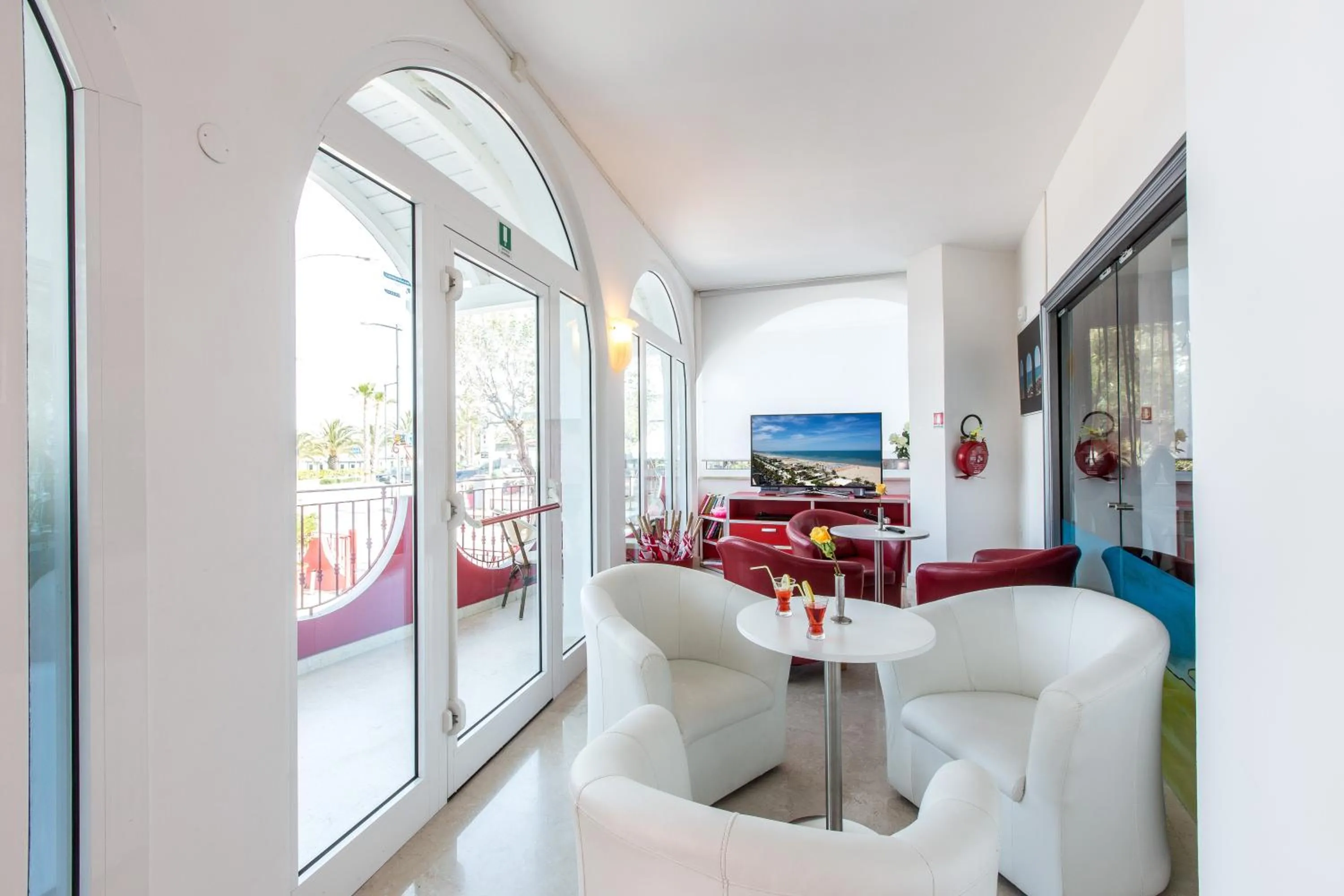 Communal lounge/ TV room in Hotel Ambassador