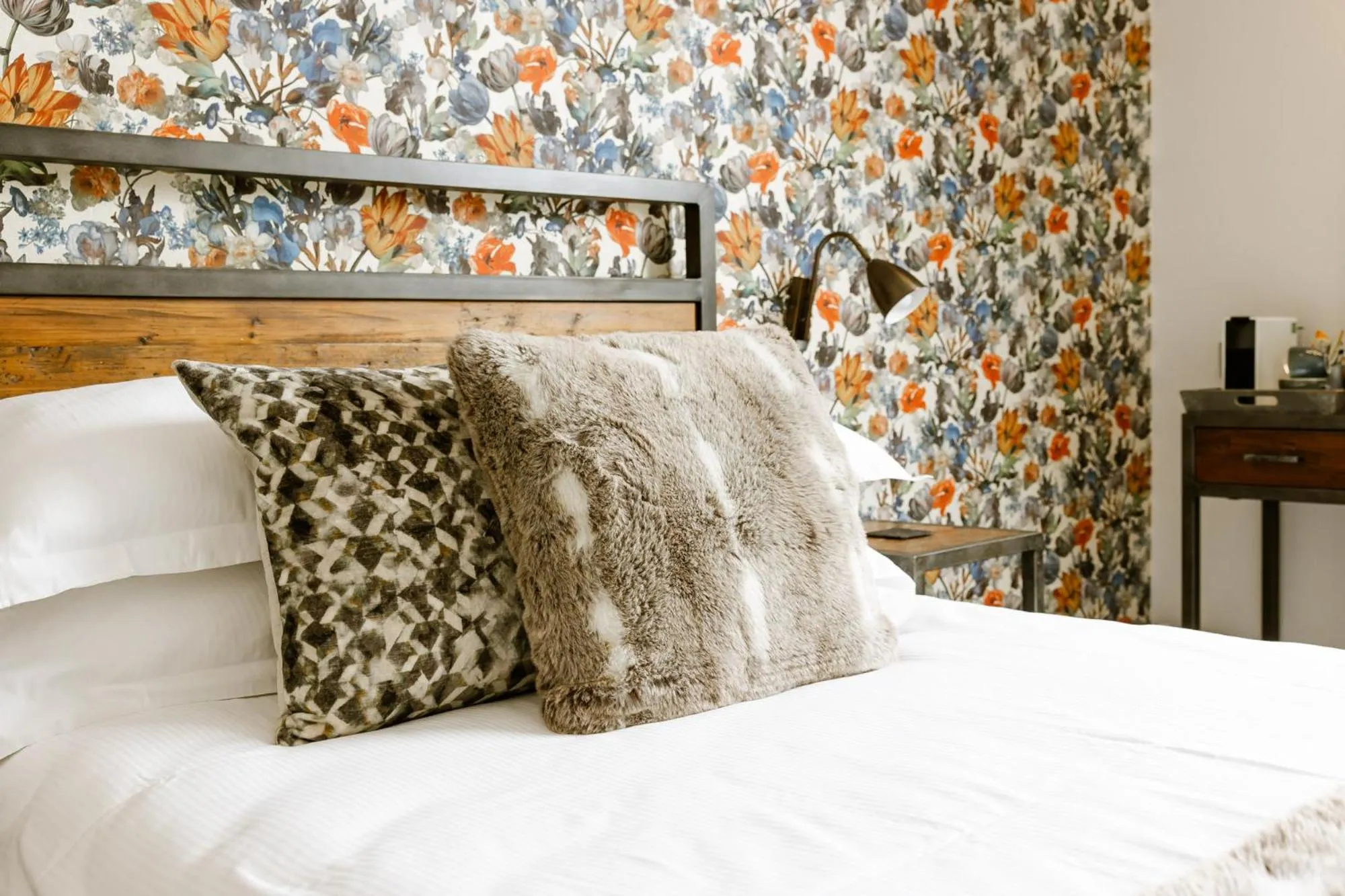 Bedroom, Bed in The George Inn