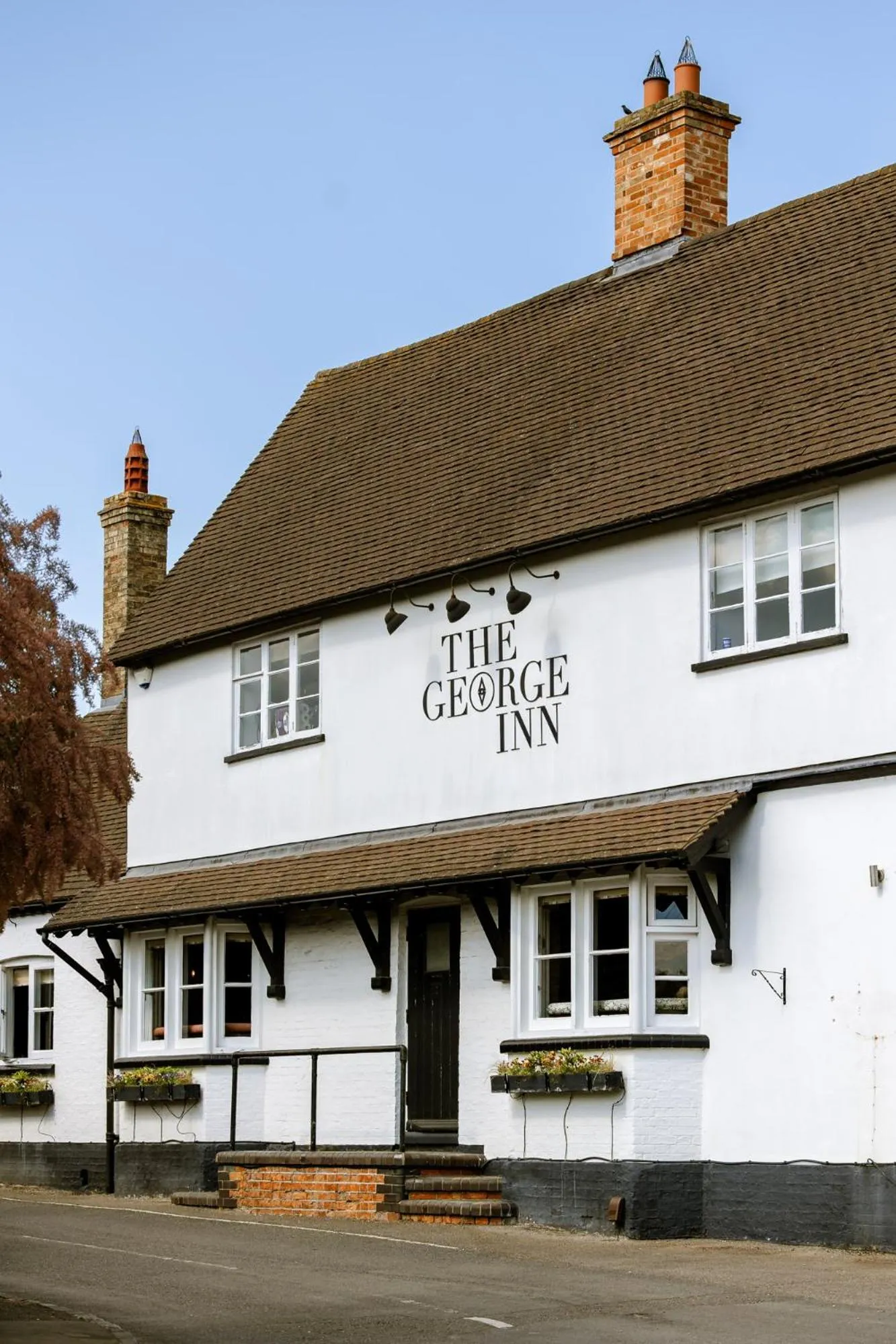 Facade/entrance in The George Inn
