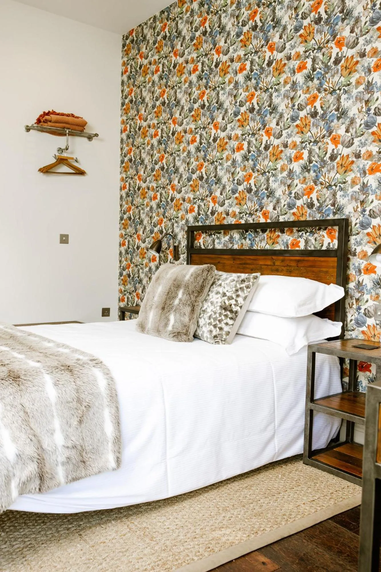 Bedroom, Bed in The George Inn