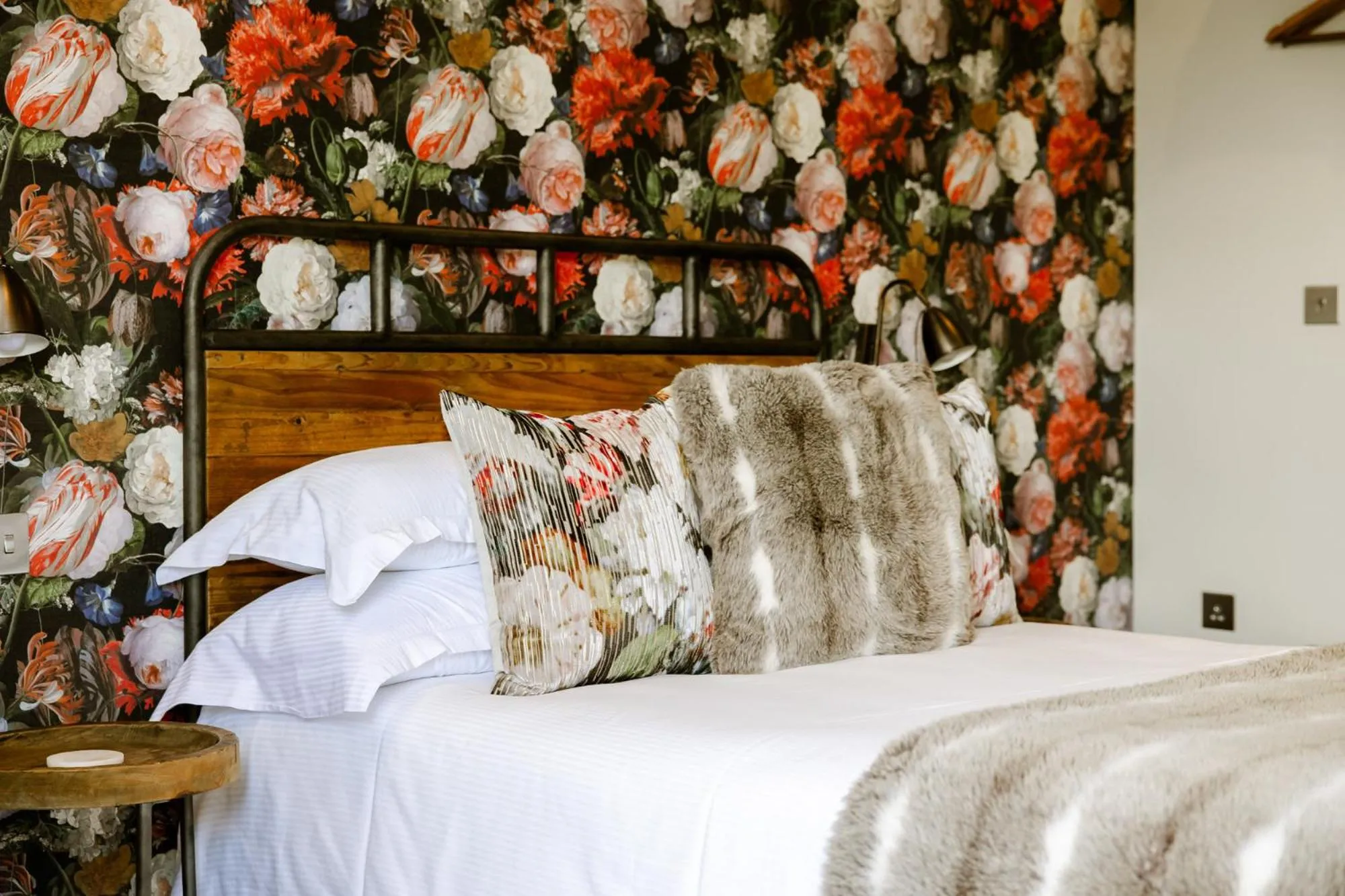 Bedroom, Bed in The George Inn