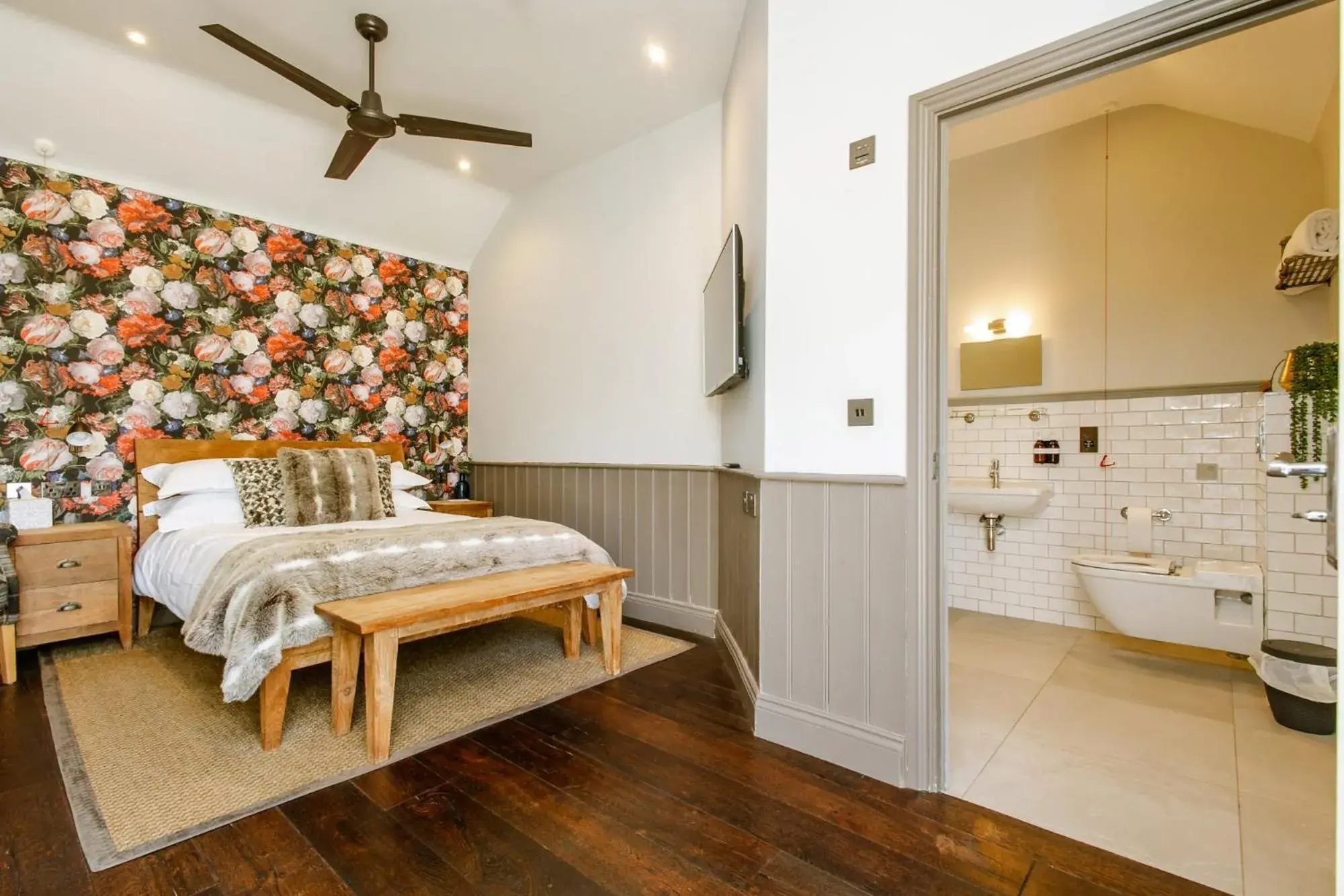 Double Room with Private Bathroom in The George Inn Double Room with Private Bathroom in The George Inn