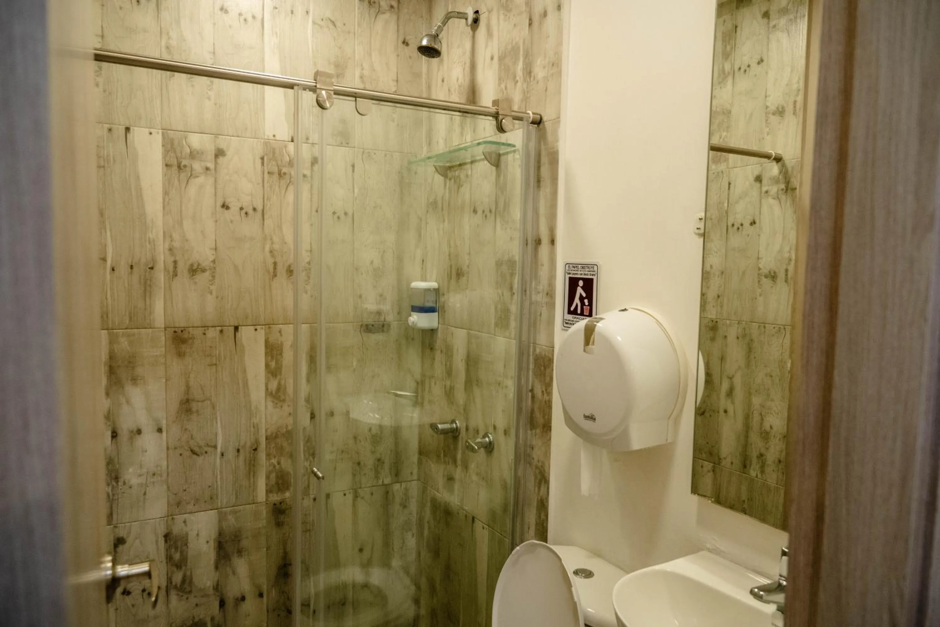 Shower in Bahia 79 Apartasuites Cerca al Centro