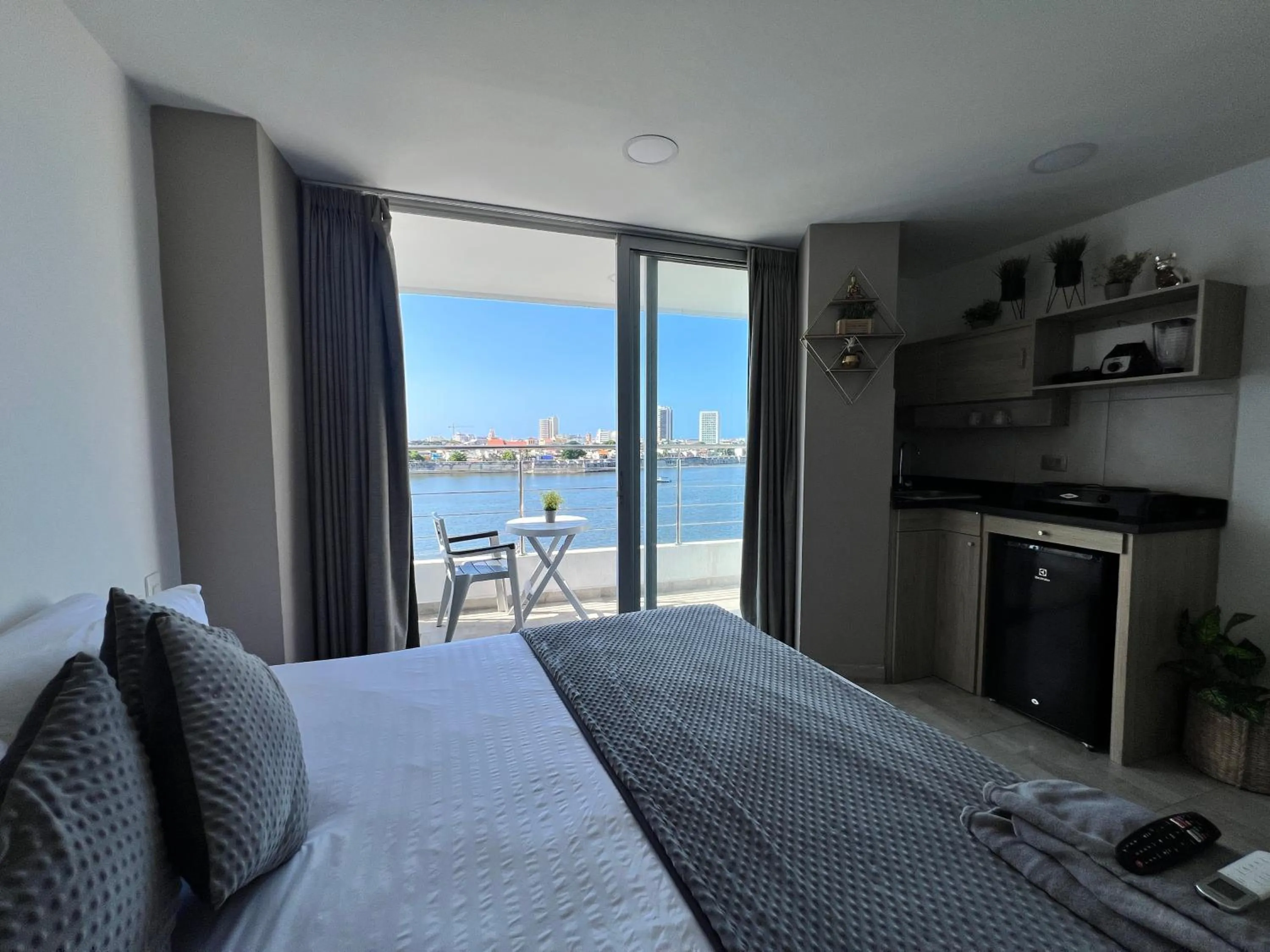 Bed in Bahia 79 Apartasuites Cerca al Centro