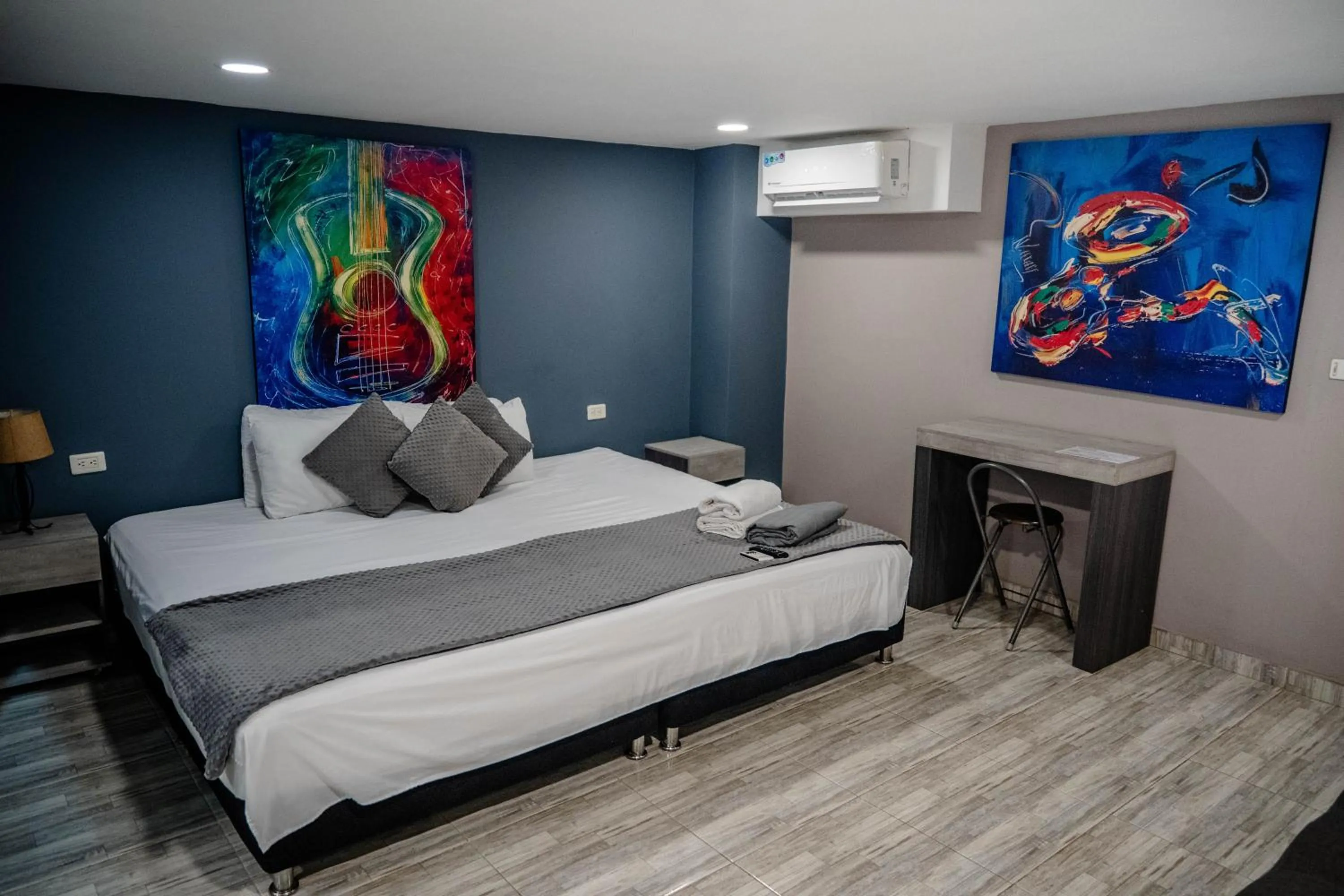 Bed in Bahia 79 Apartasuites Cerca al Centro