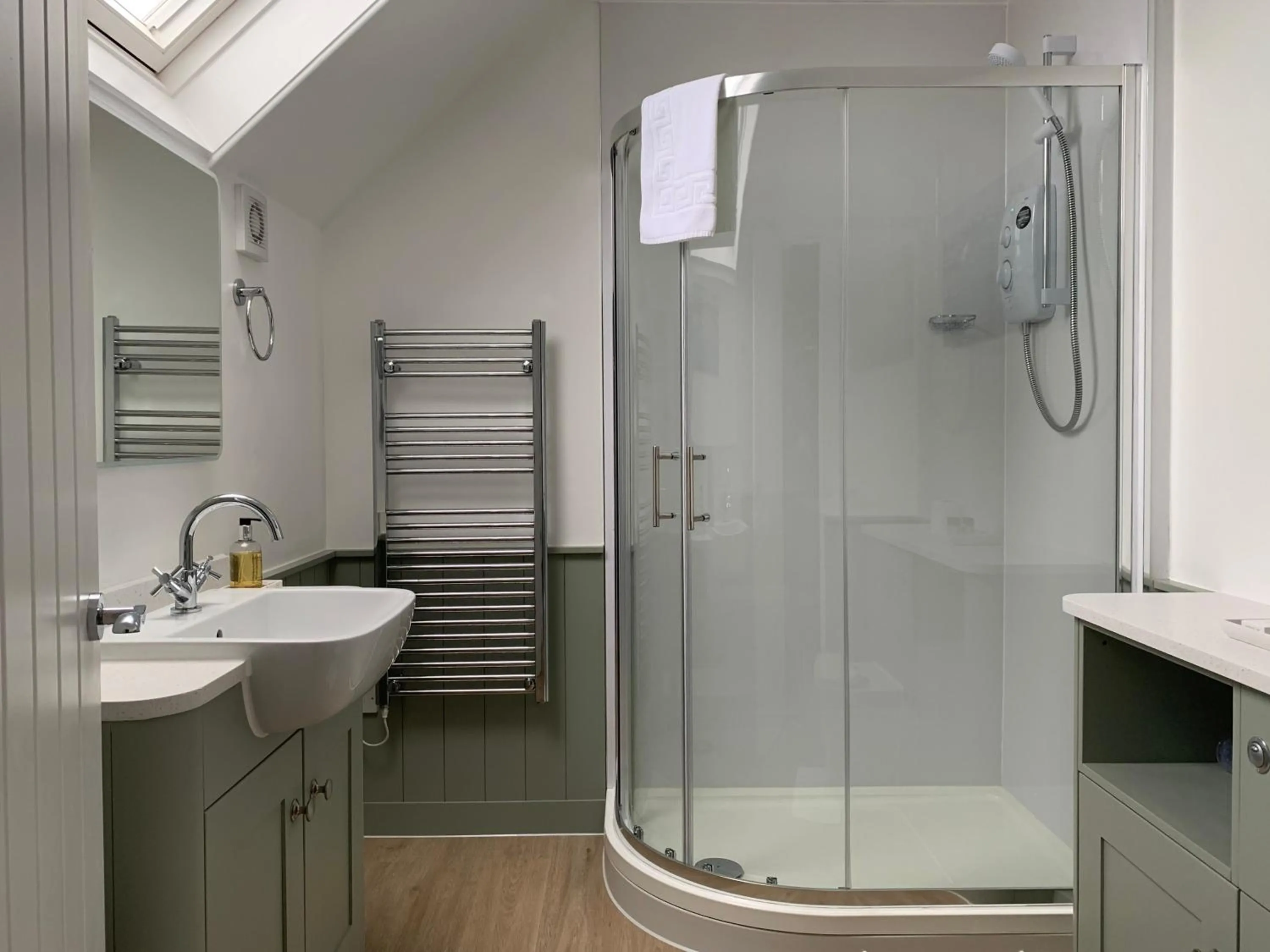 Shower in Waverley B & B