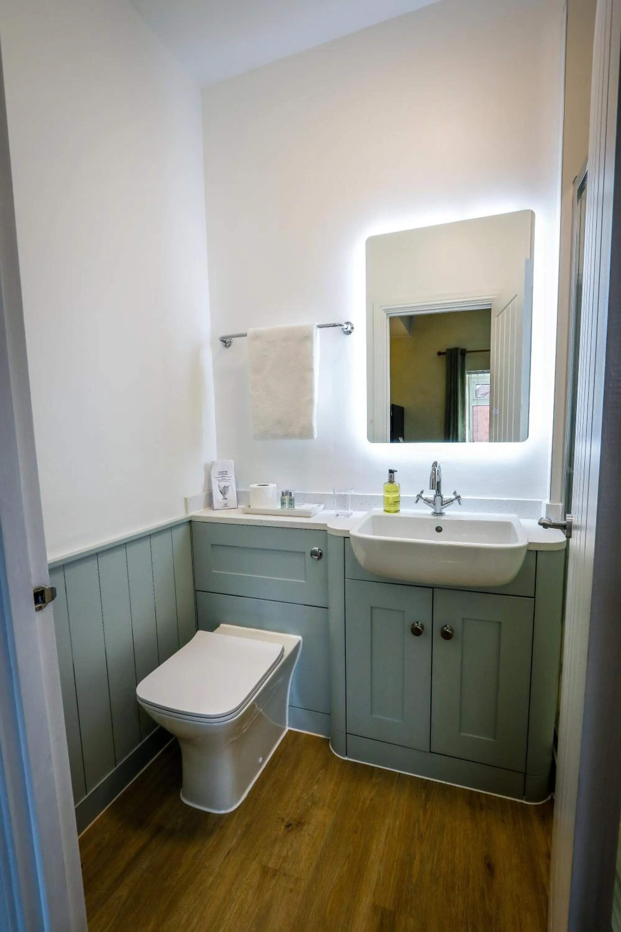 Toilet in Waverley B & B