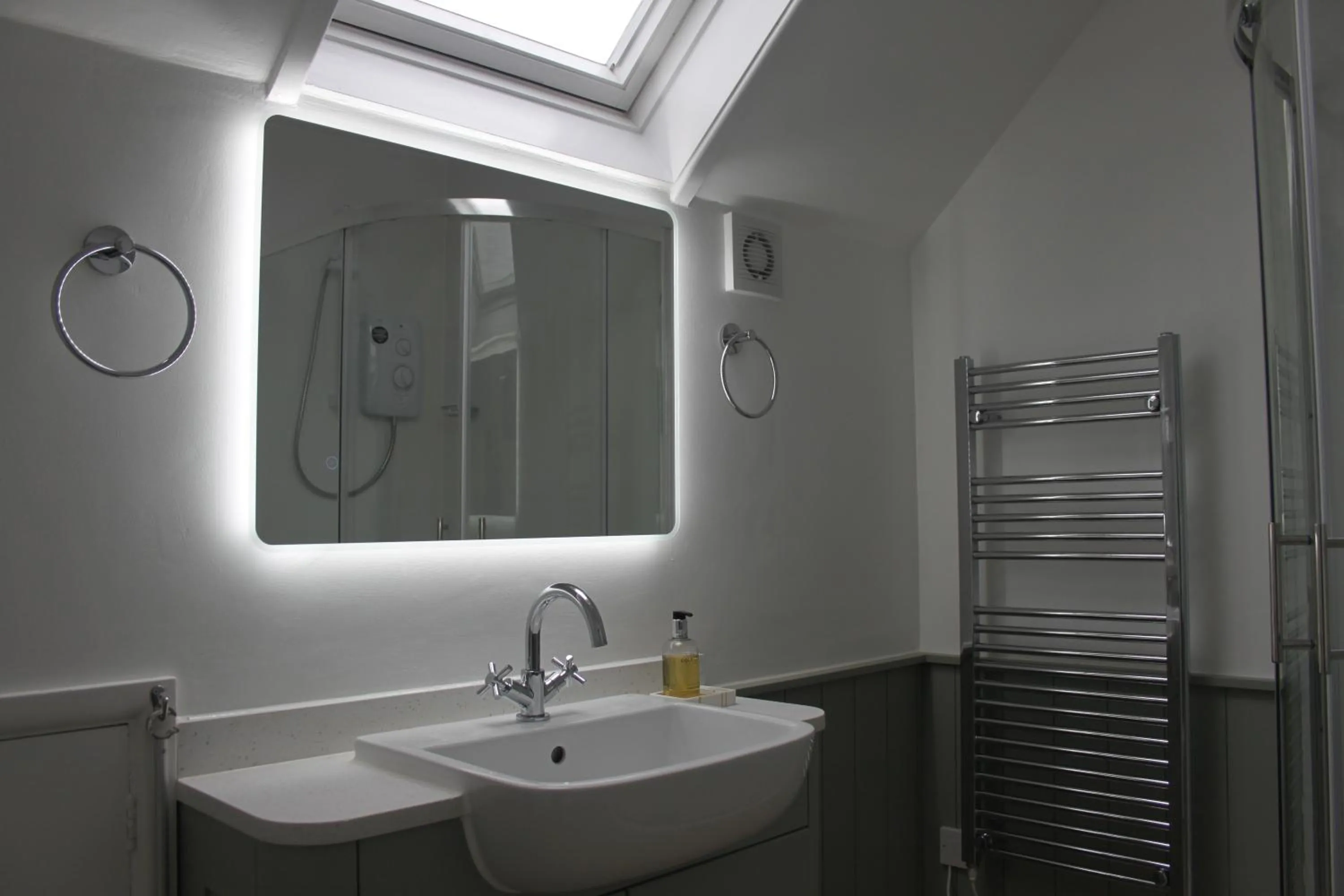 Shower in Waverley B & B