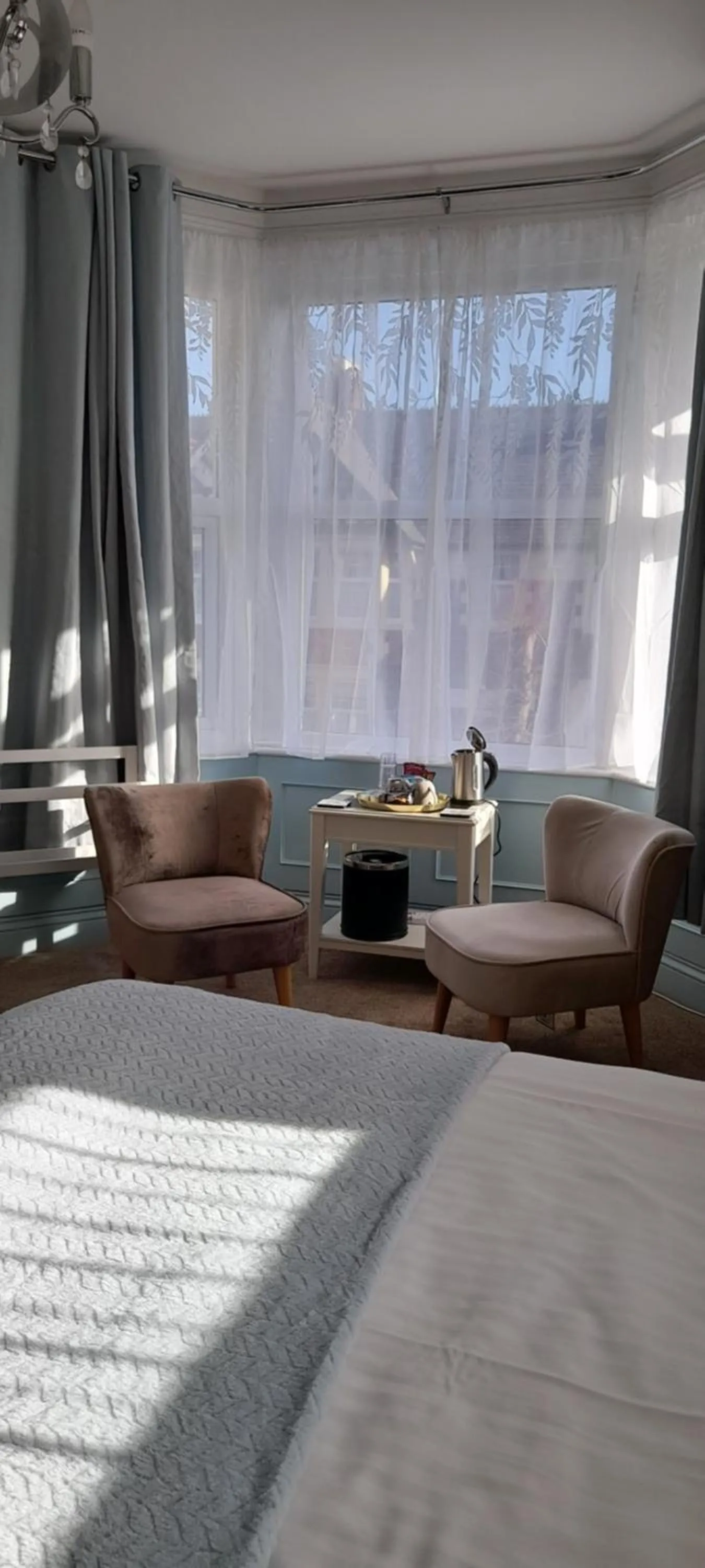 Seating area, Bed in Waverley B & B