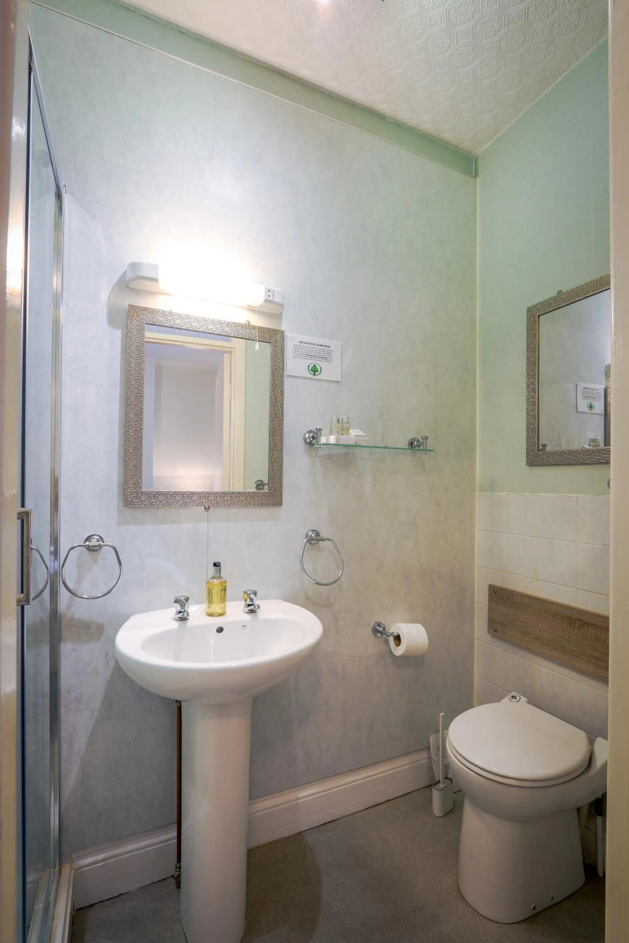 Shower in Waverley B & B