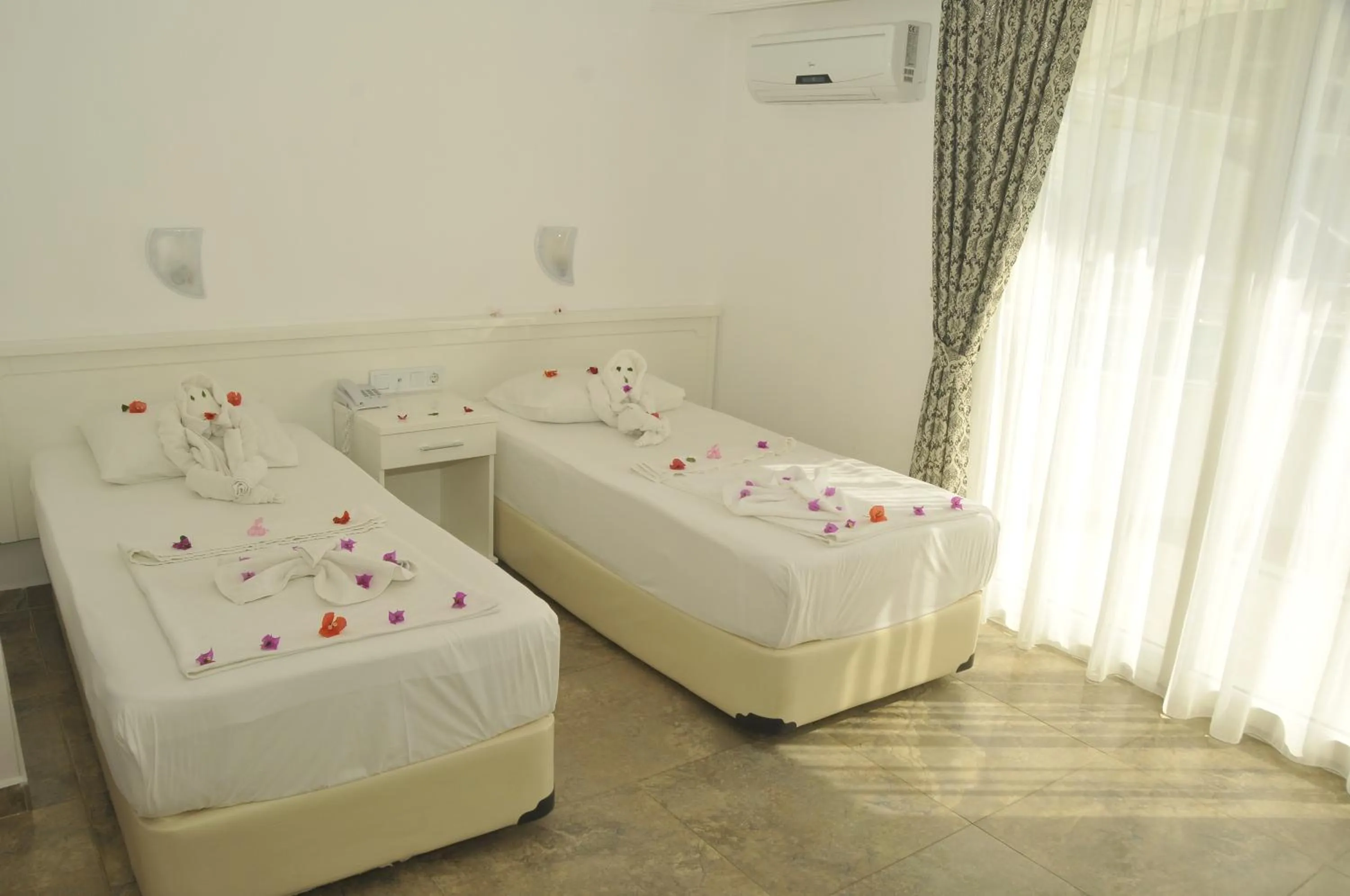 Bed in Bariscan Hotel
