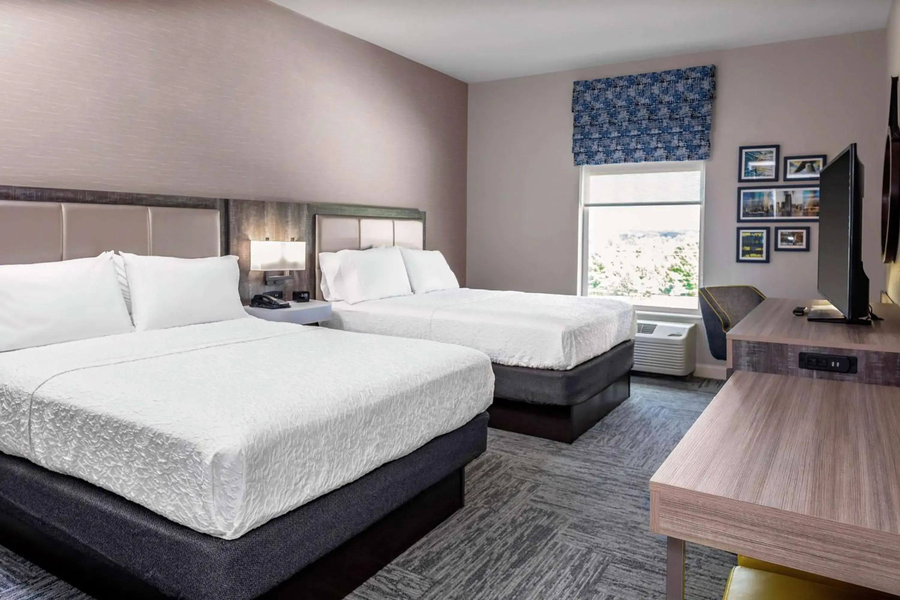 Bedroom, Bed in Hampton Inn Cranbury Bedroom, Bed in Hampton Inn Cranbury