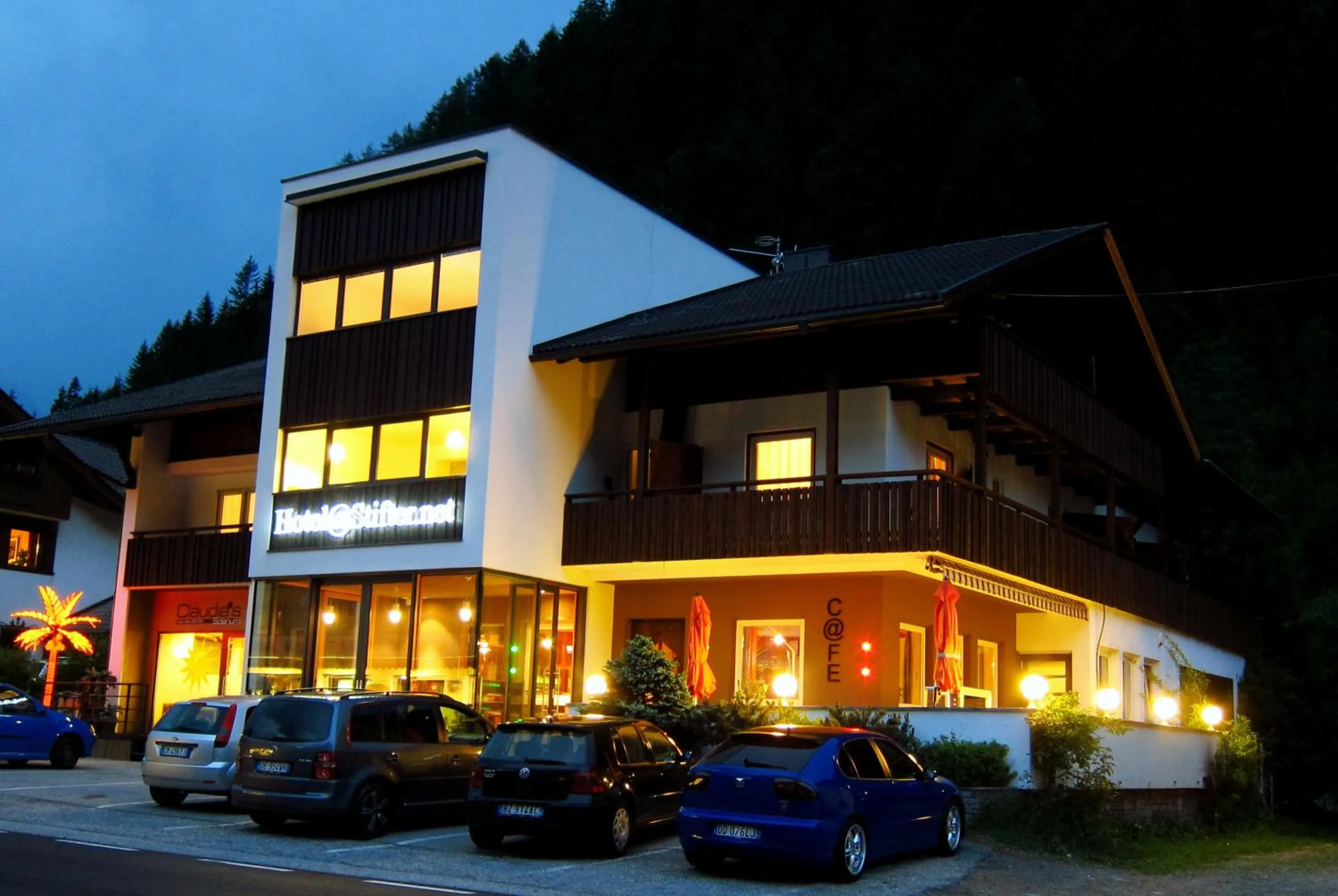 Facade/entrance in Hotel Stifter