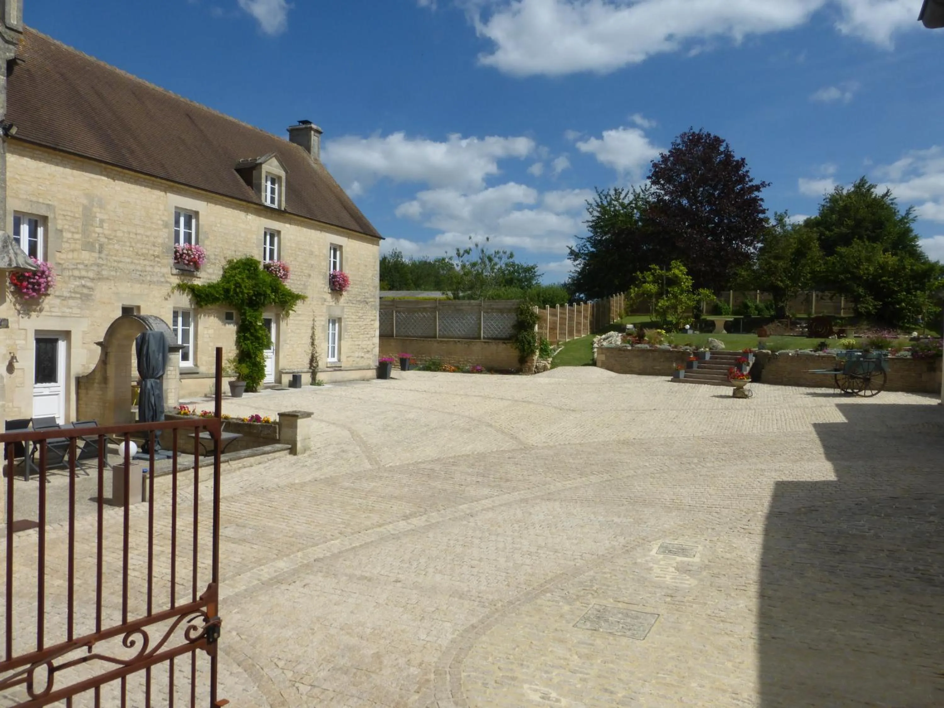 Property building in La Charretterie