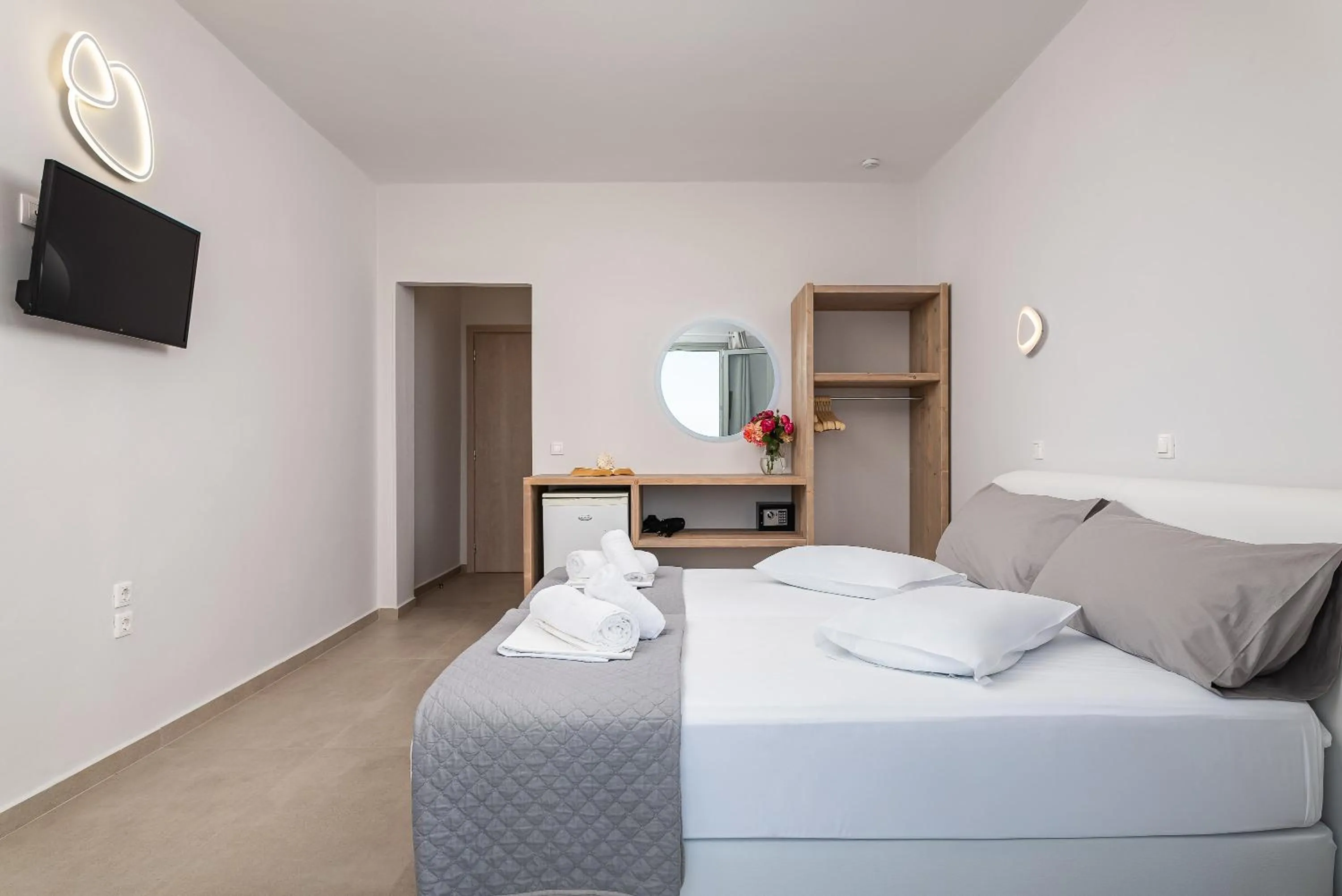 Bed in Kokkari Beach Hotel