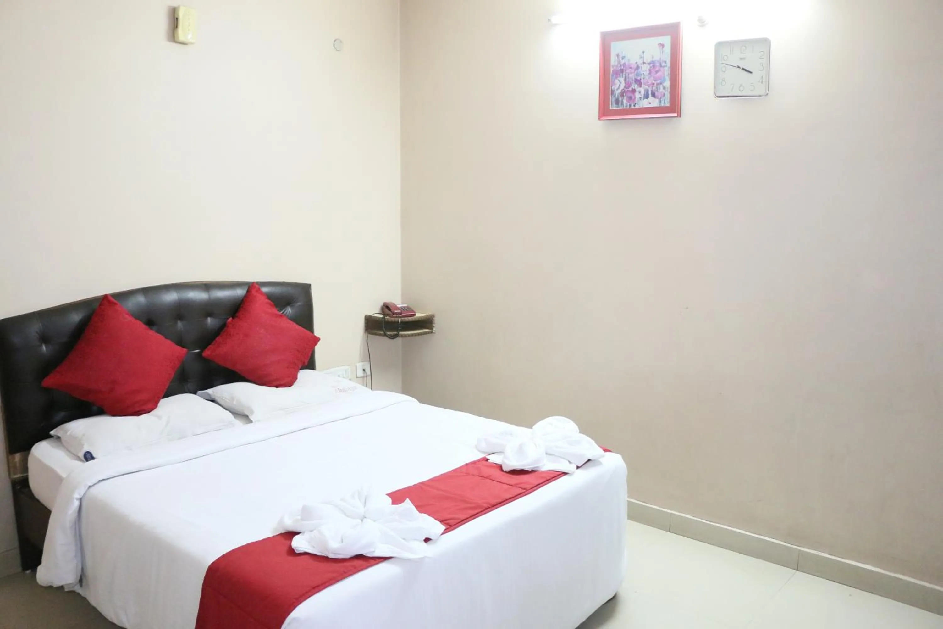 Bedroom, Bed in Hotel Akshaya