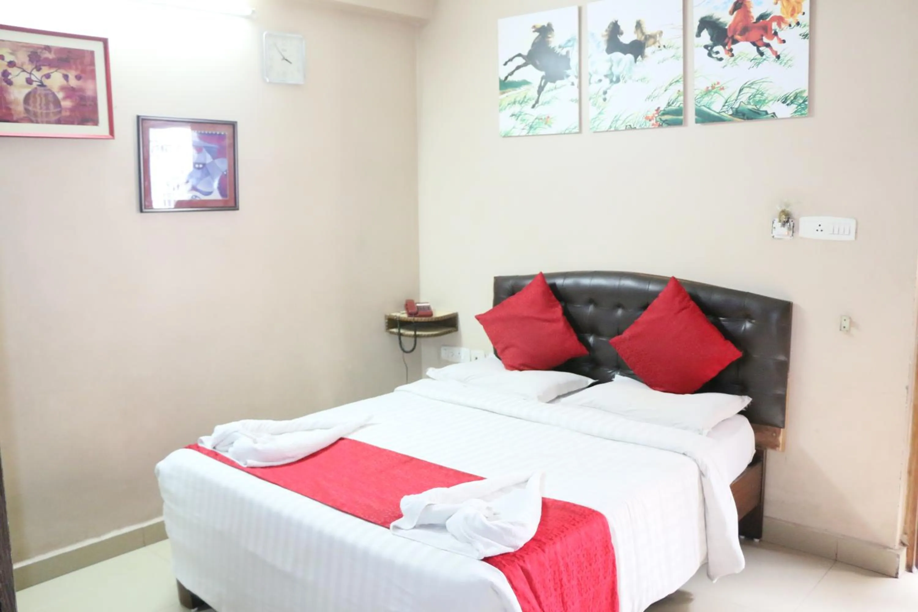 Bedroom, Bed in Hotel Akshaya