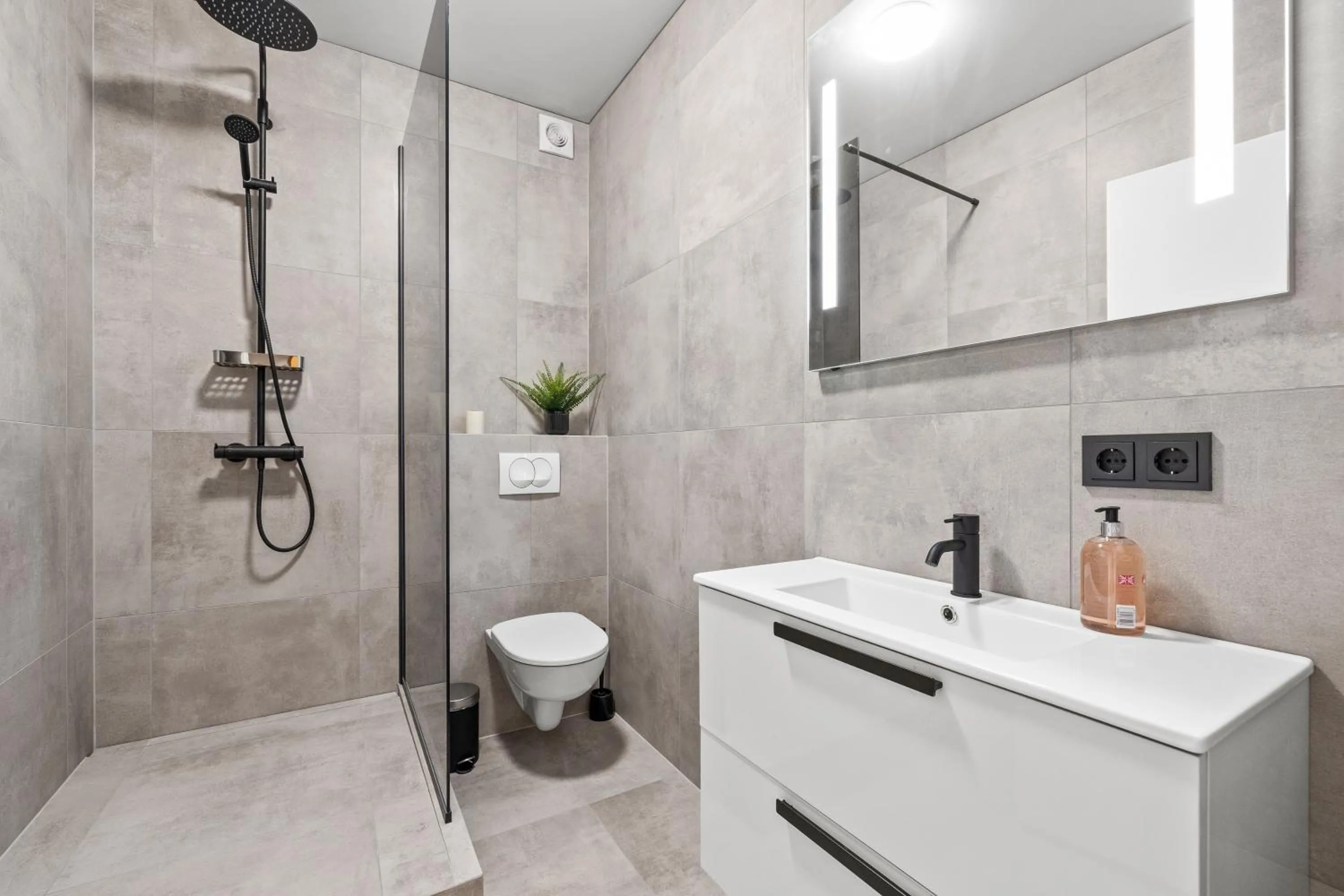 Shower in Odinn Reykjavik Skolavordustigur Apartments