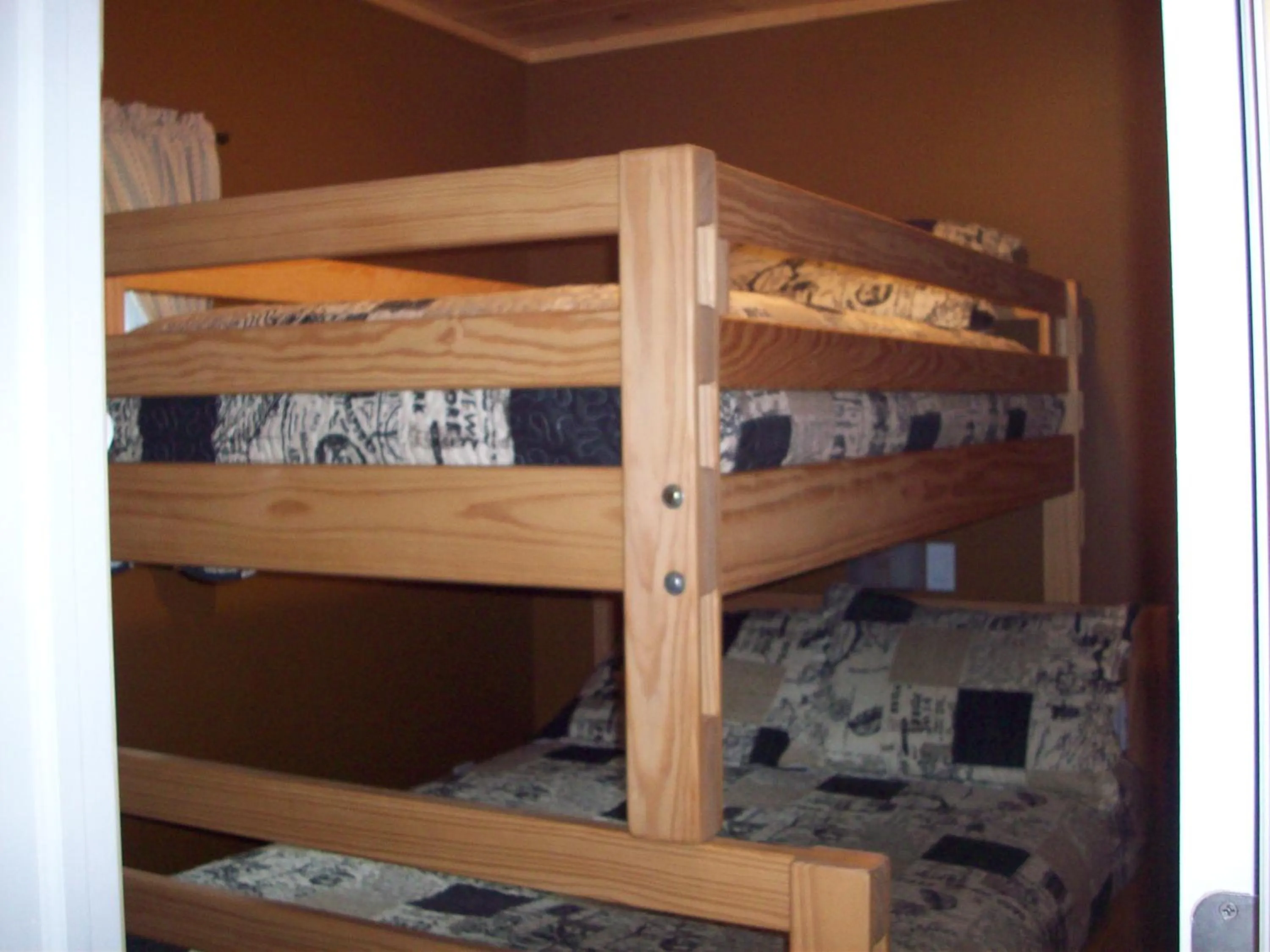 Bed in Lakewoods Cottage