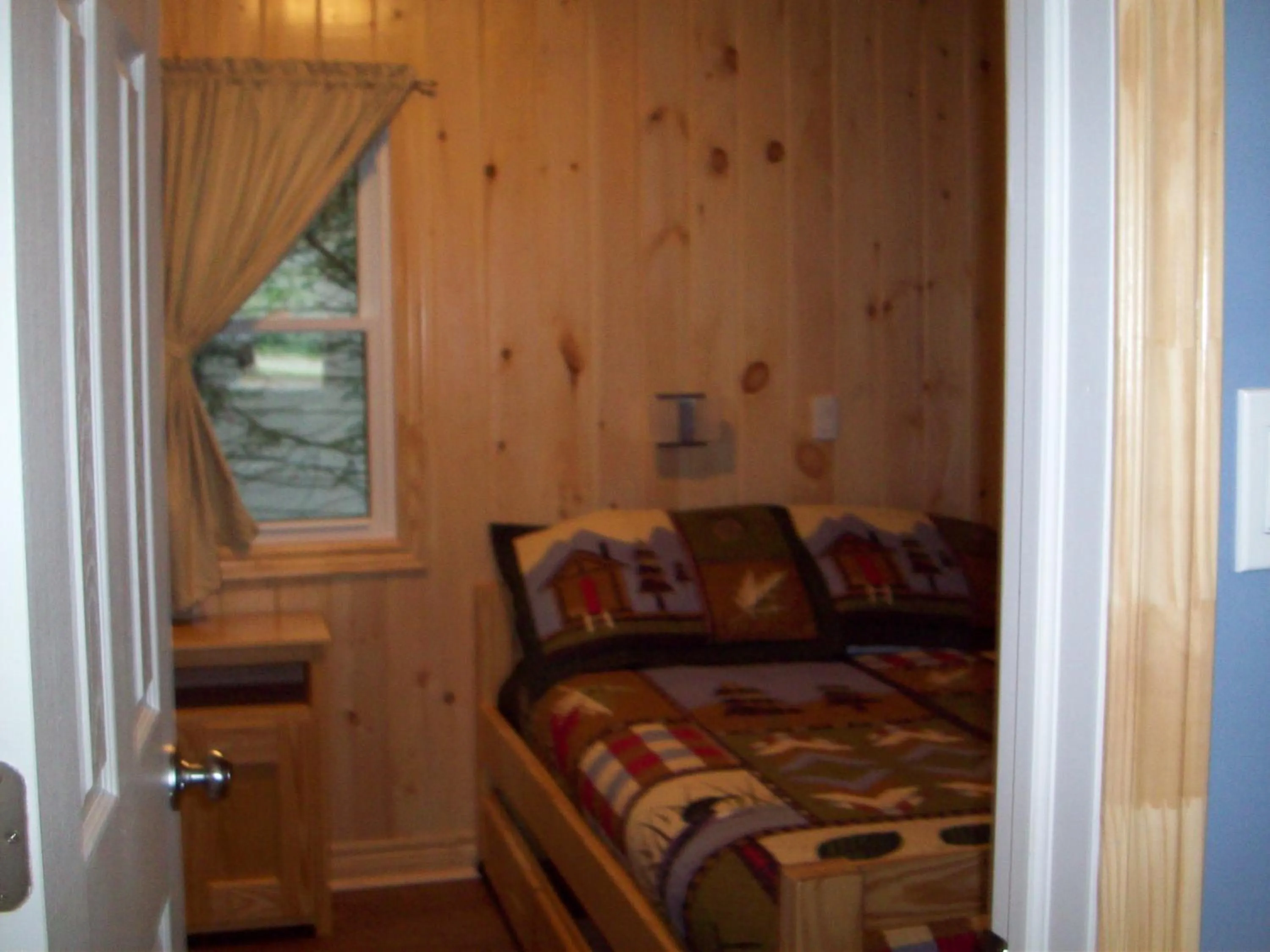 Bed in Lakewoods Cottage