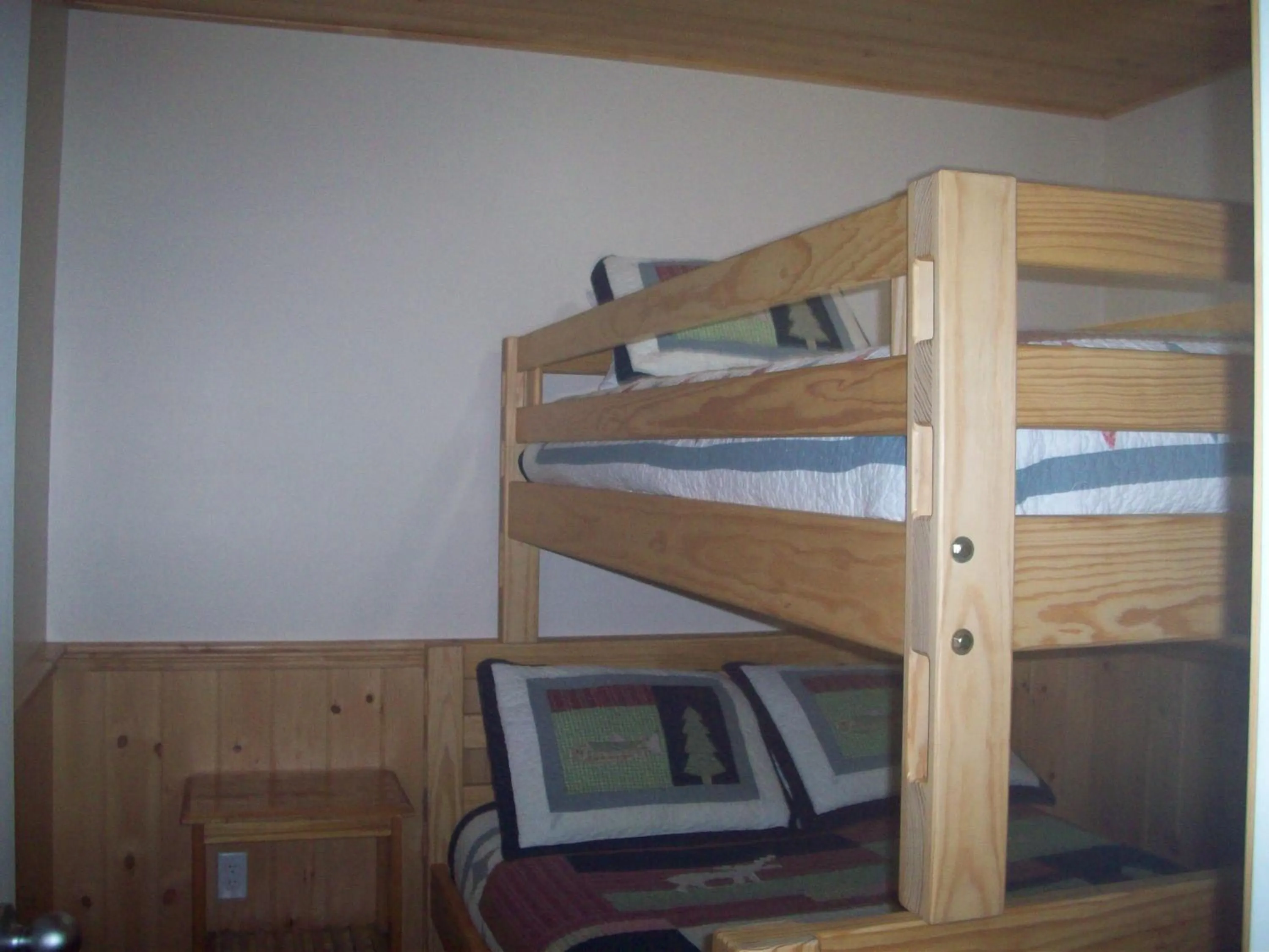 Bed in Lakewoods Cottage