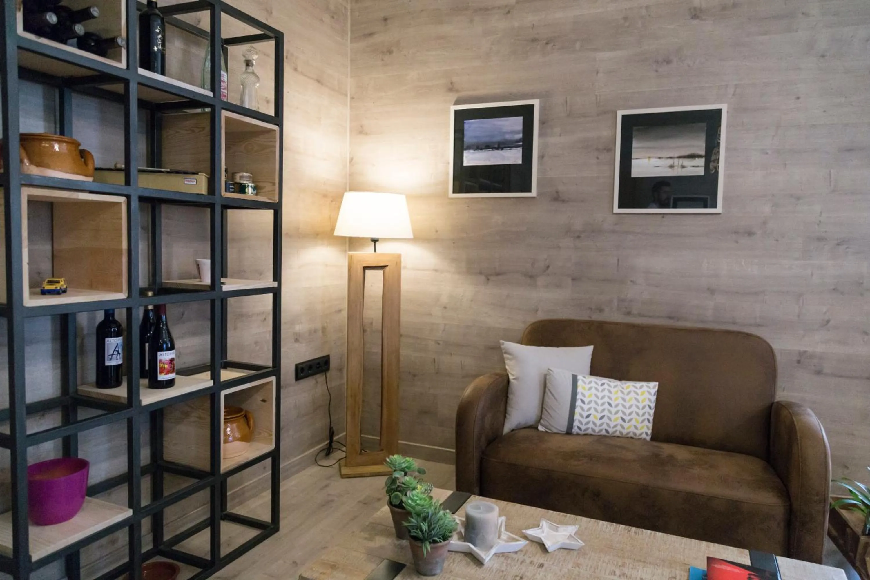 Living room, Bed in Hostal Pradaria