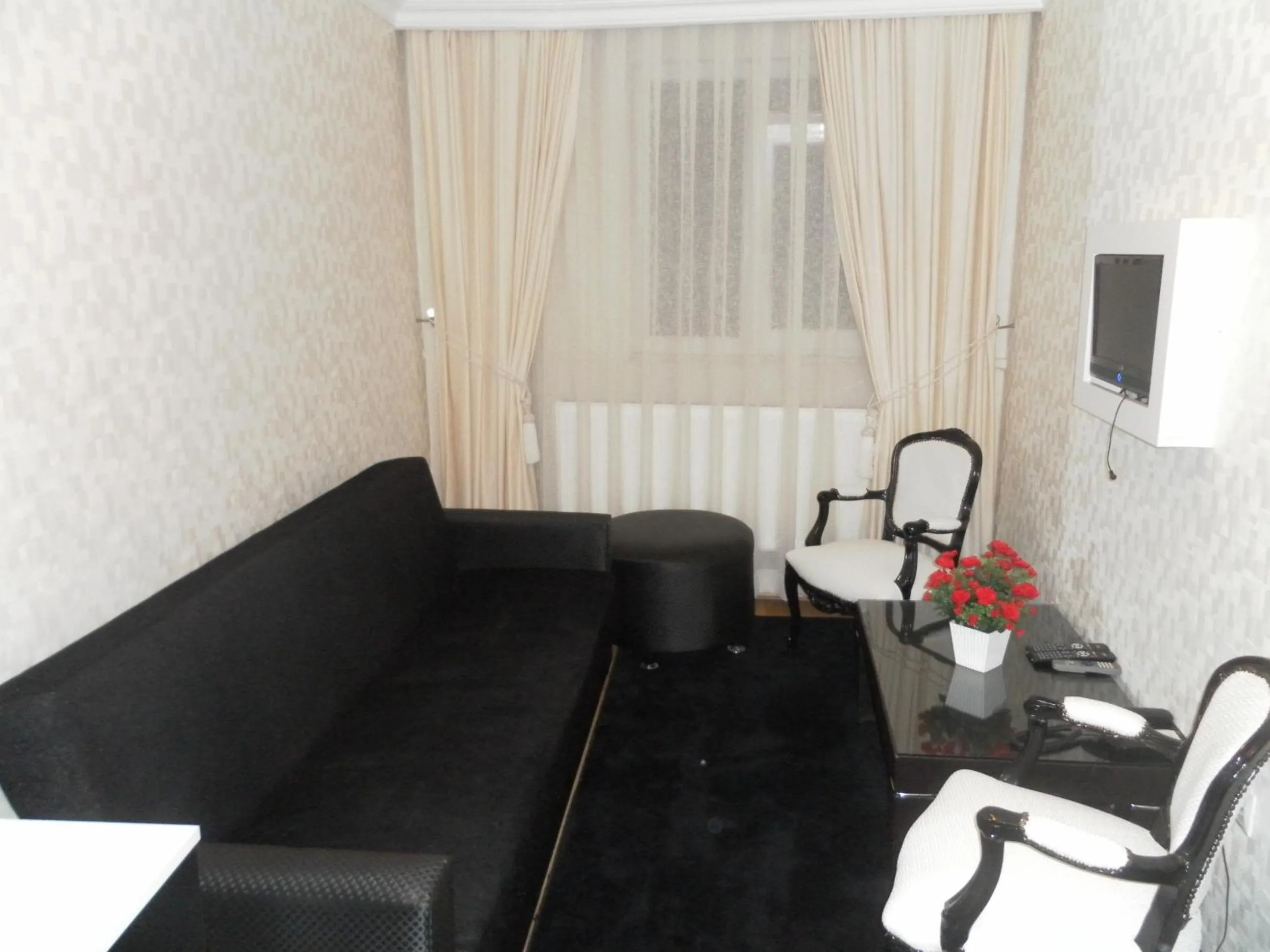 Seating Area in Hotel La White