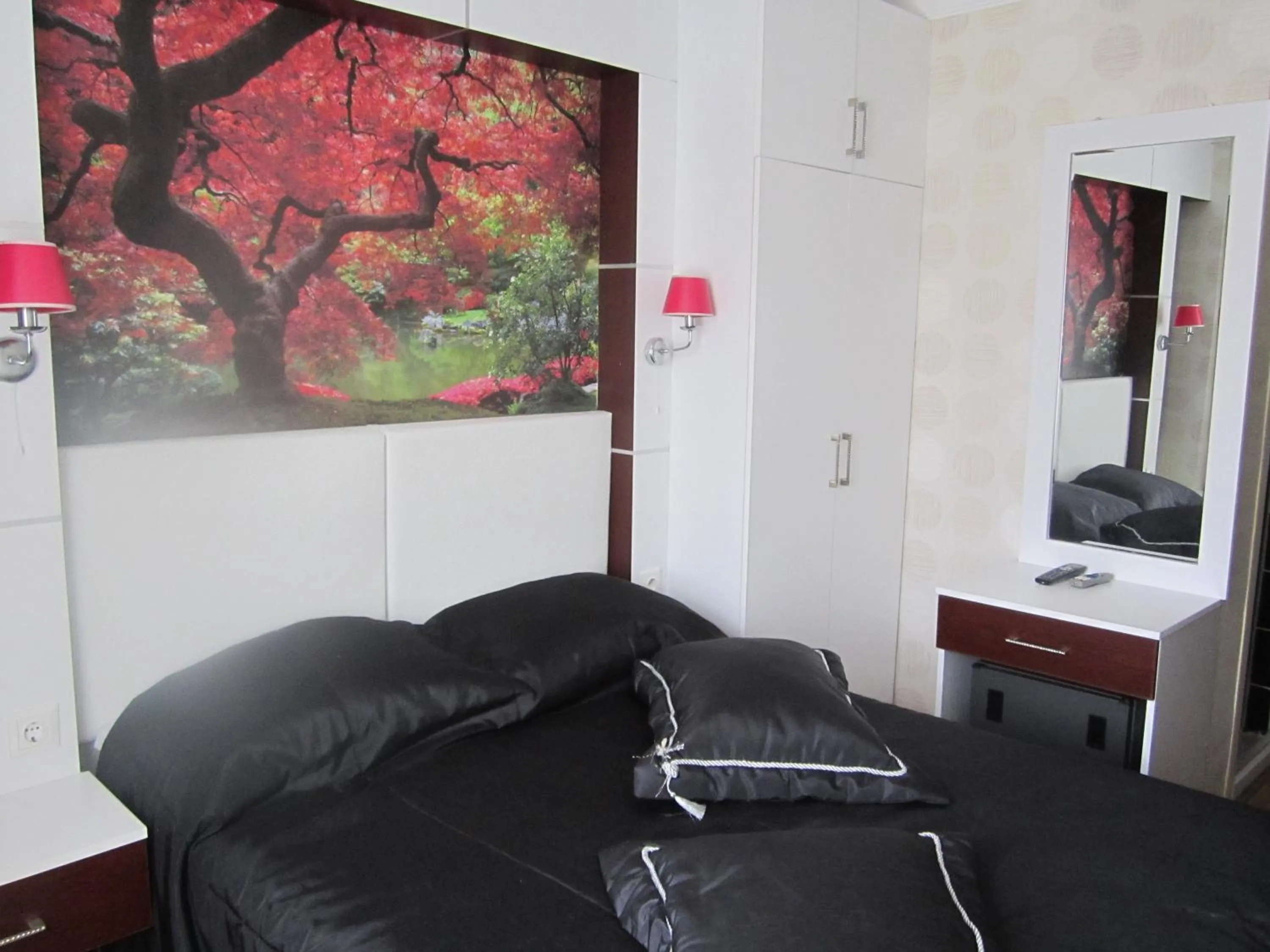 Autumn in Hotel La White