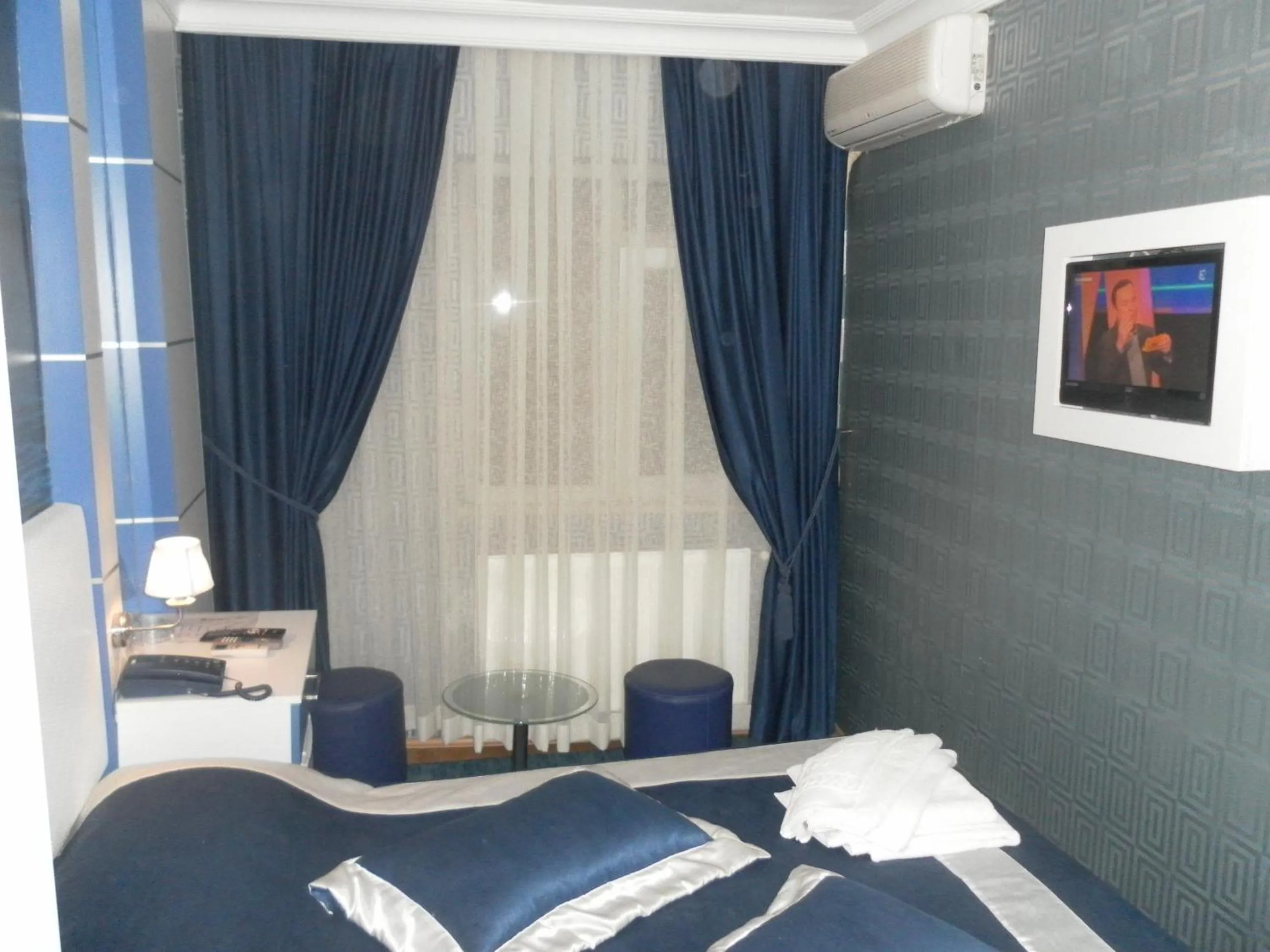 Bedroom, Seating Area in Hotel La White