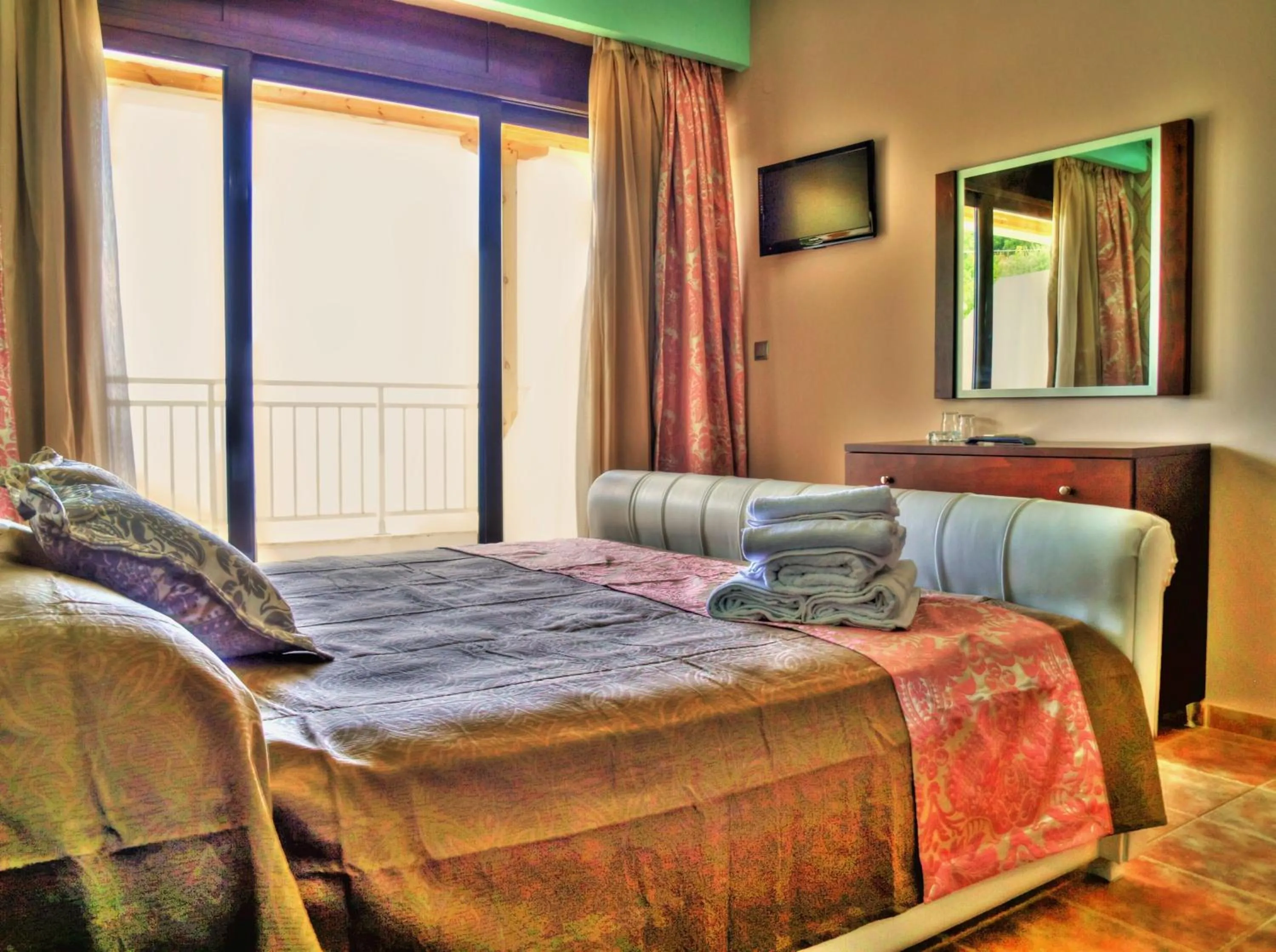 Balcony/Terrace, Bed in Maranton Beach Hotel