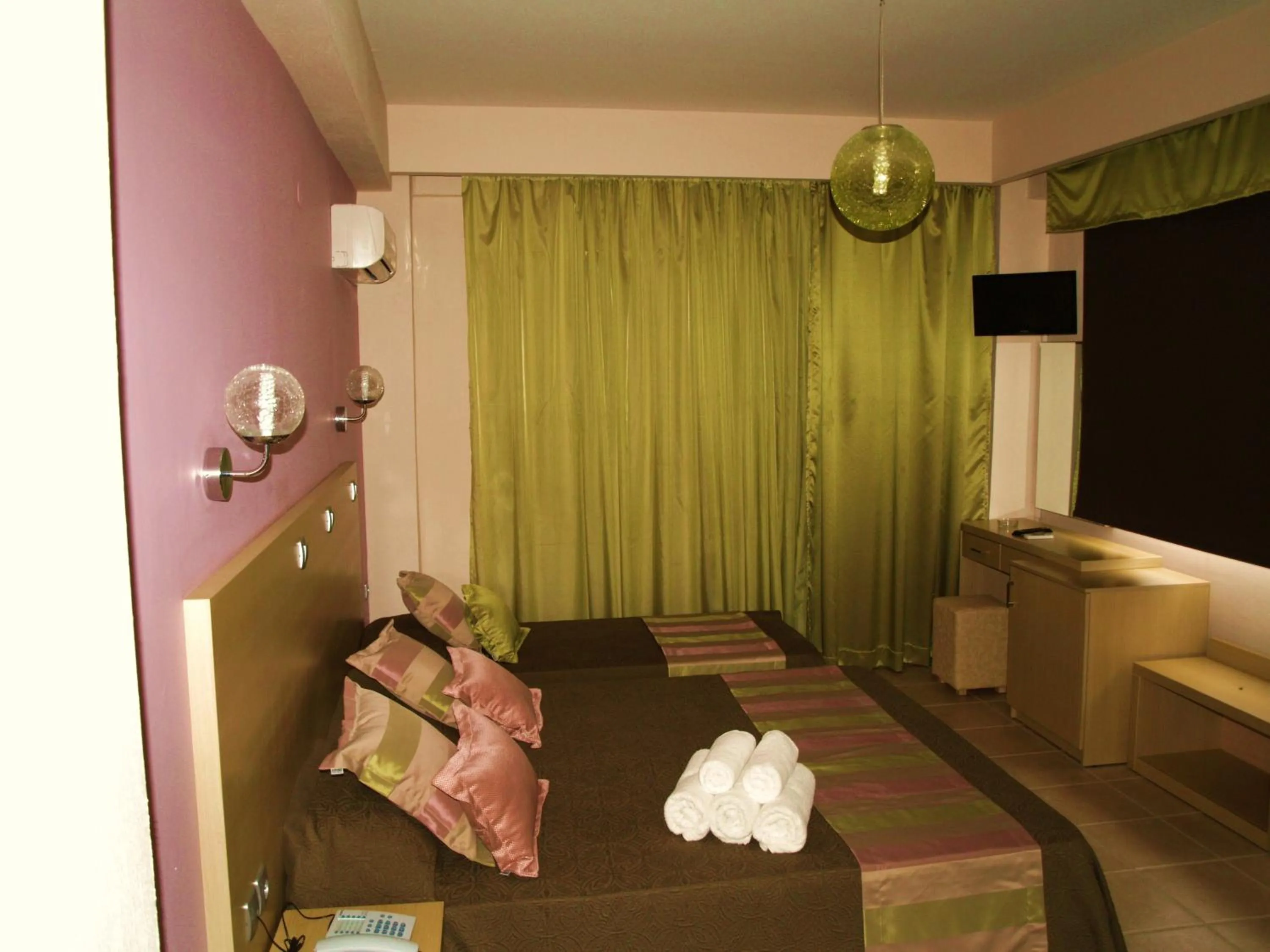 Bedroom, Bed in Maranton Beach Hotel