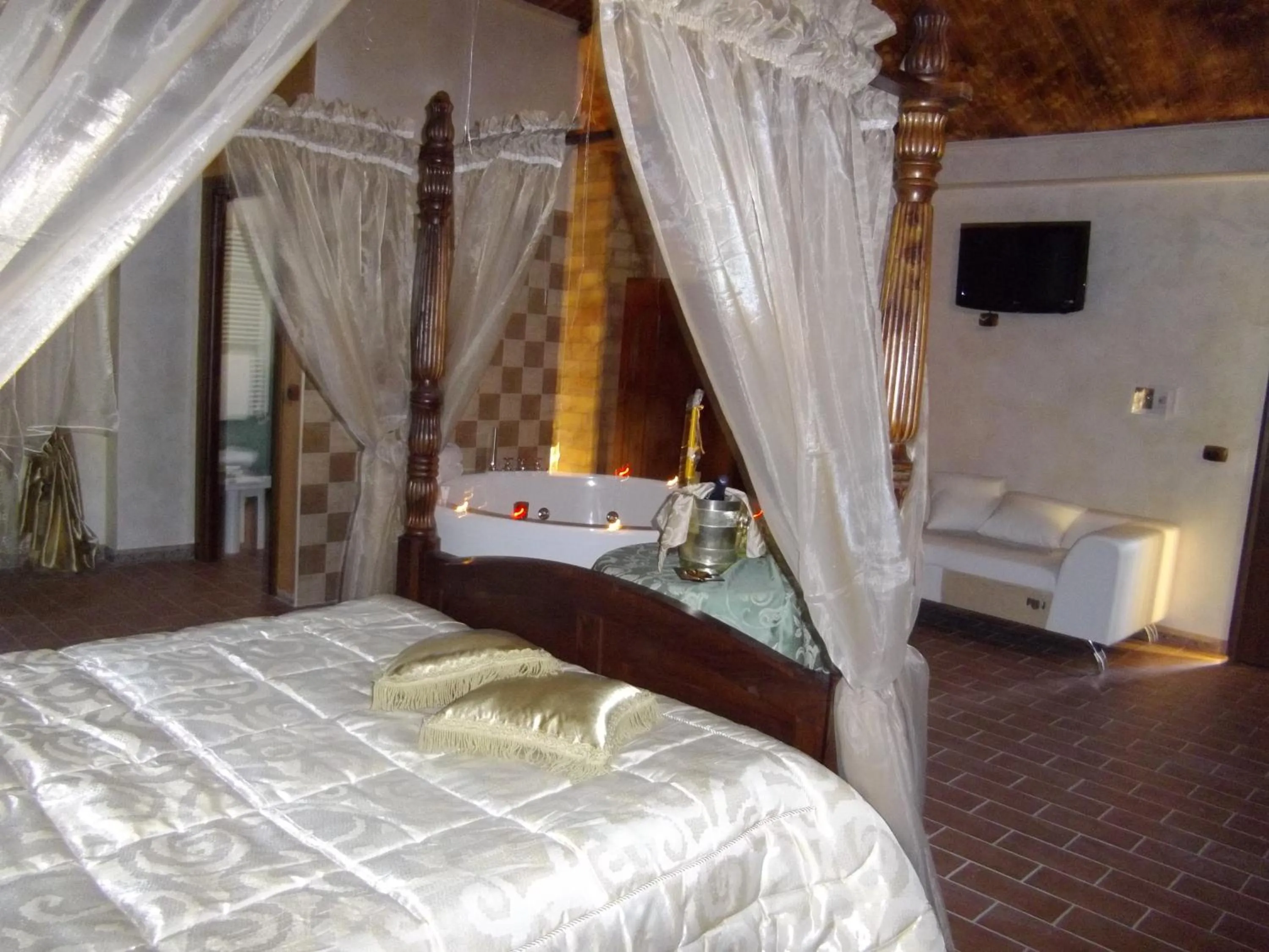Photo of the whole room, Bed in Hotel Il Feudo Dei Pierleoni