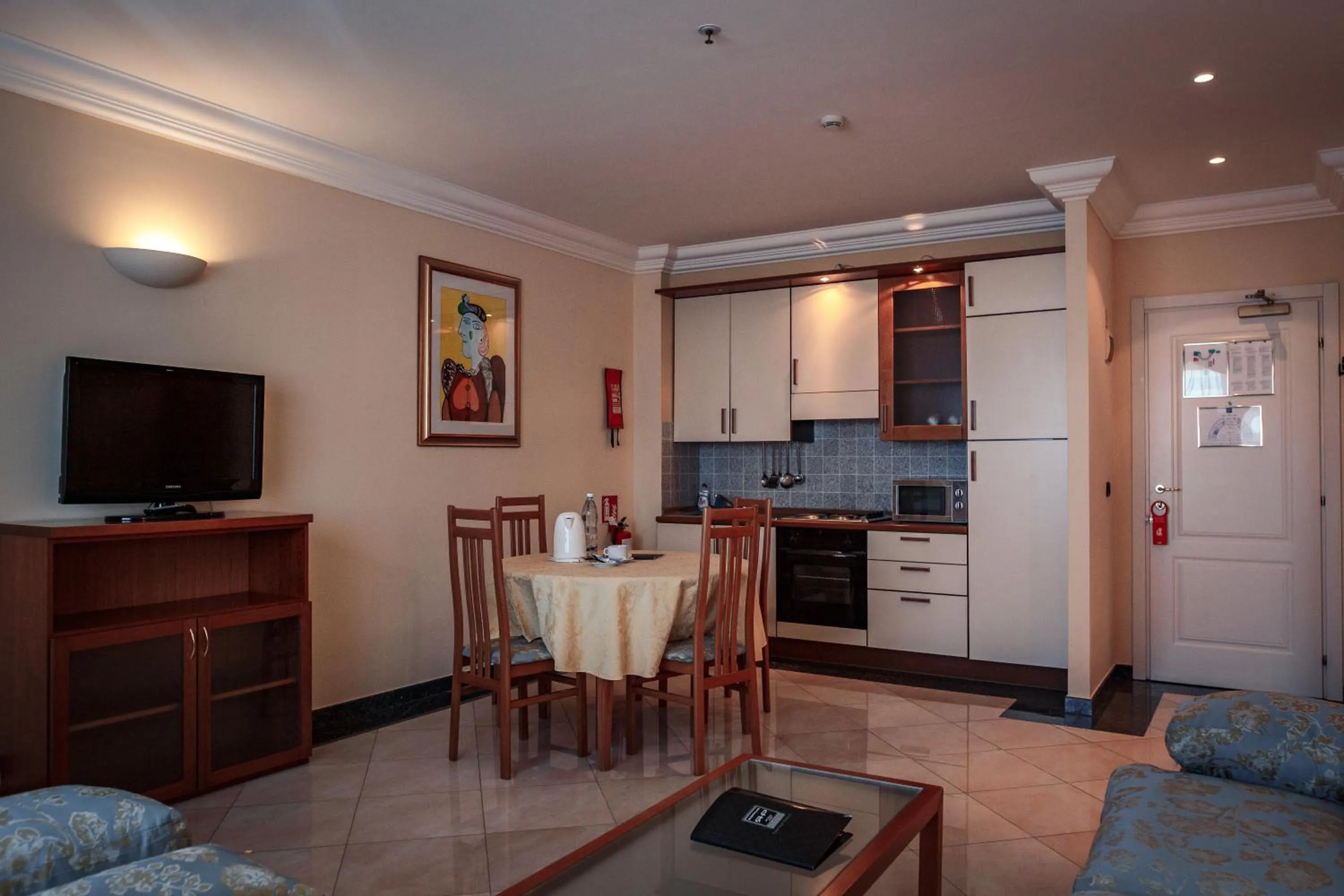 TV and multimedia in River Palace Hotel